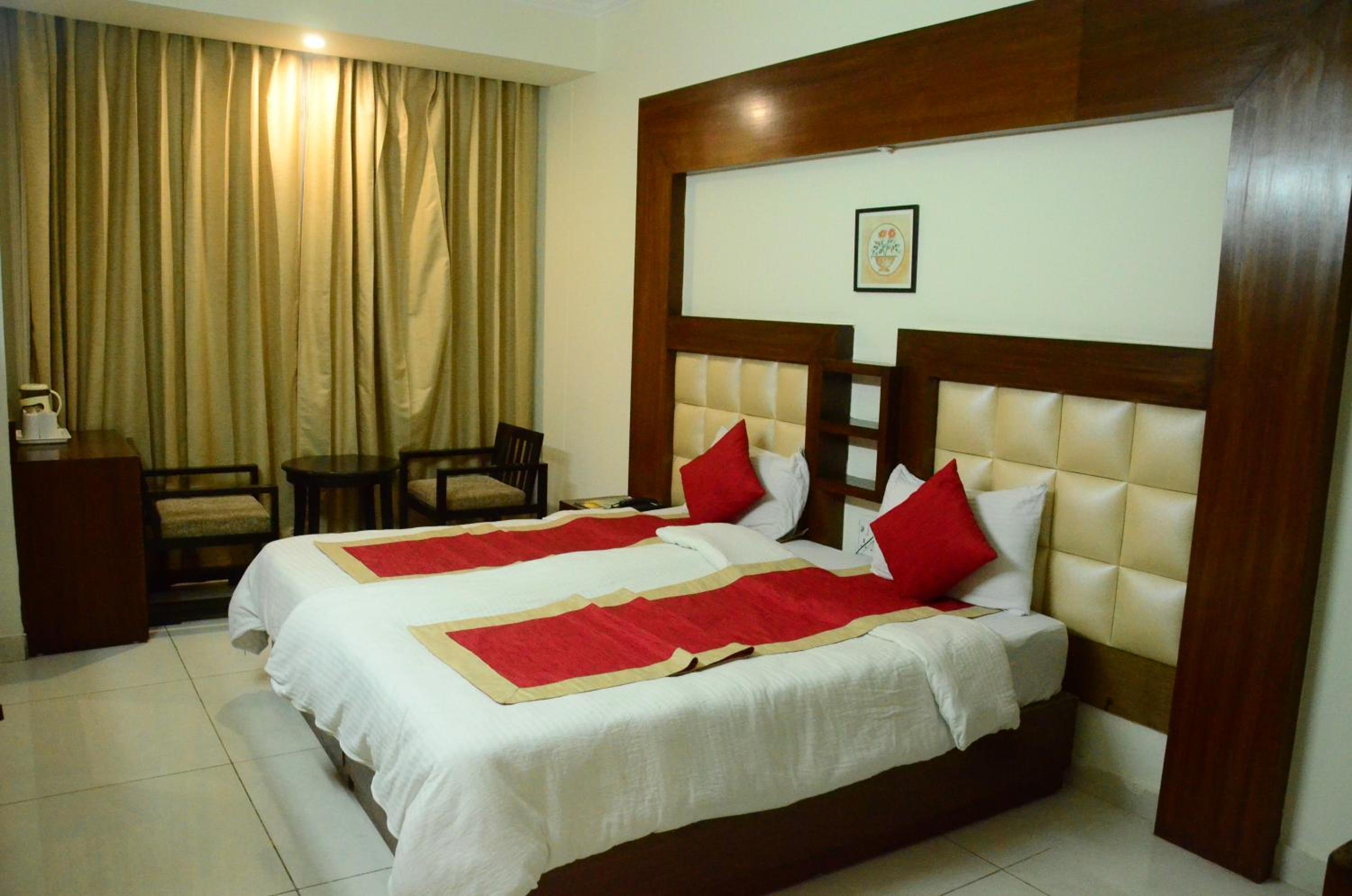 Deluxe King Room - Photo 1