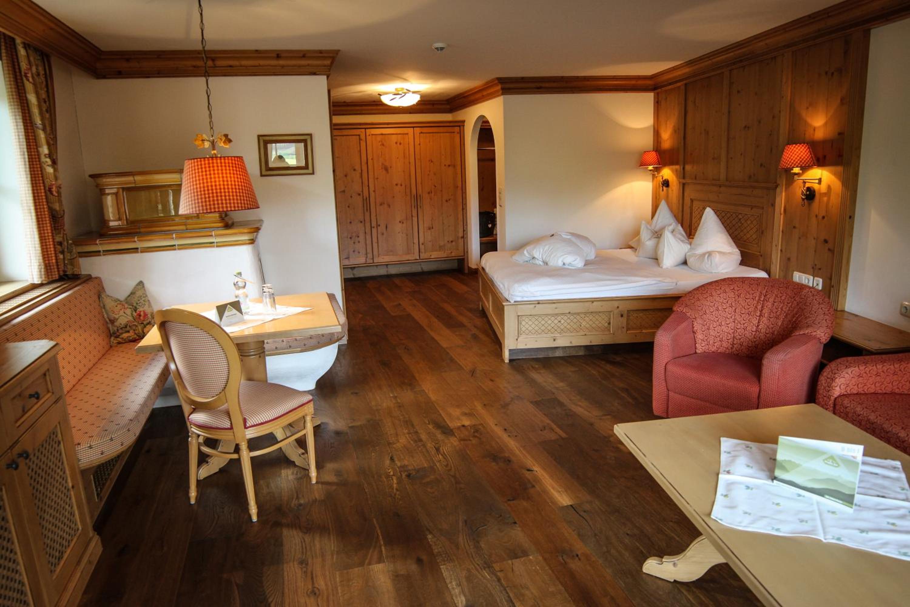 Deluxe Double Room with Balcony photo 3