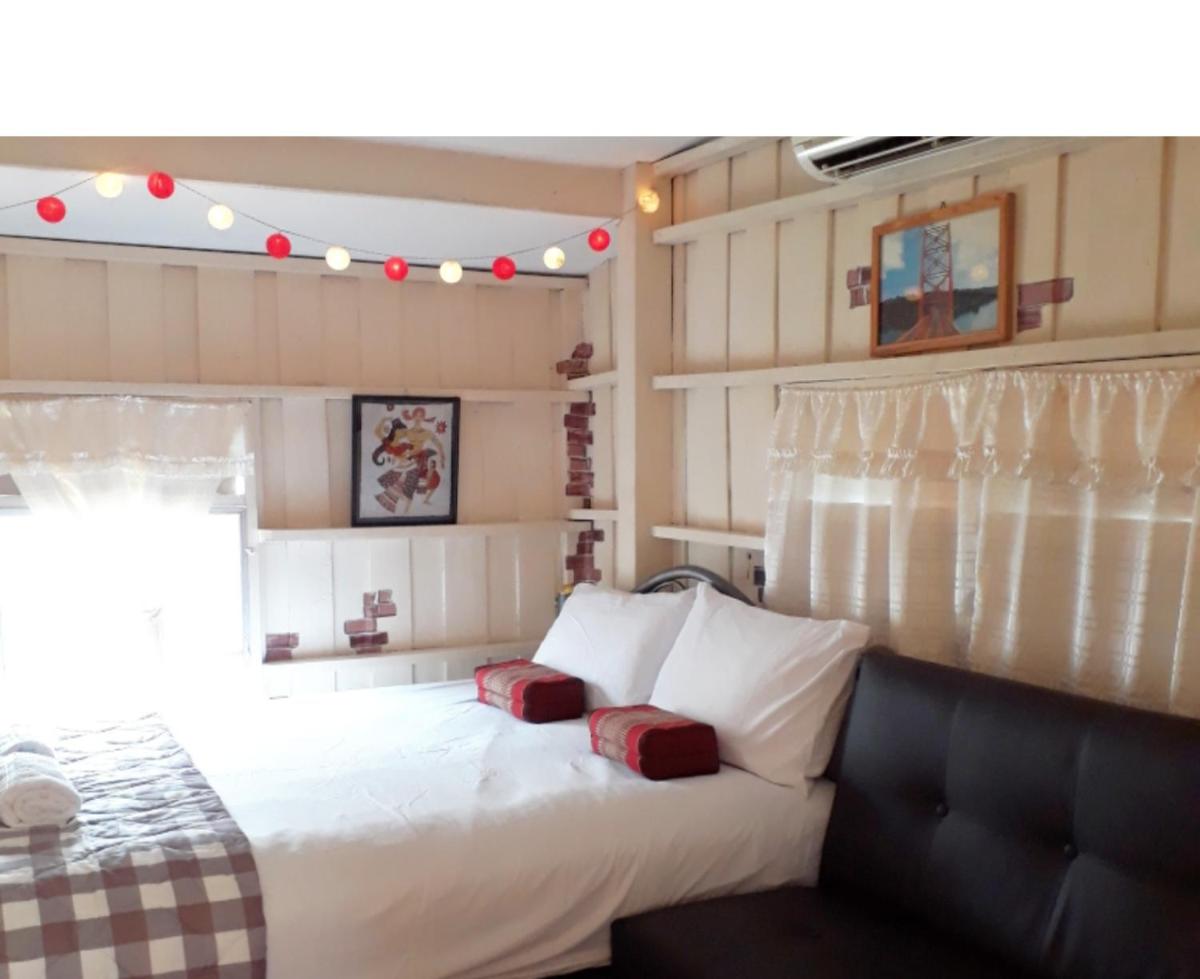Double Room with Air Conditioning and Shared Bathroom photo 2