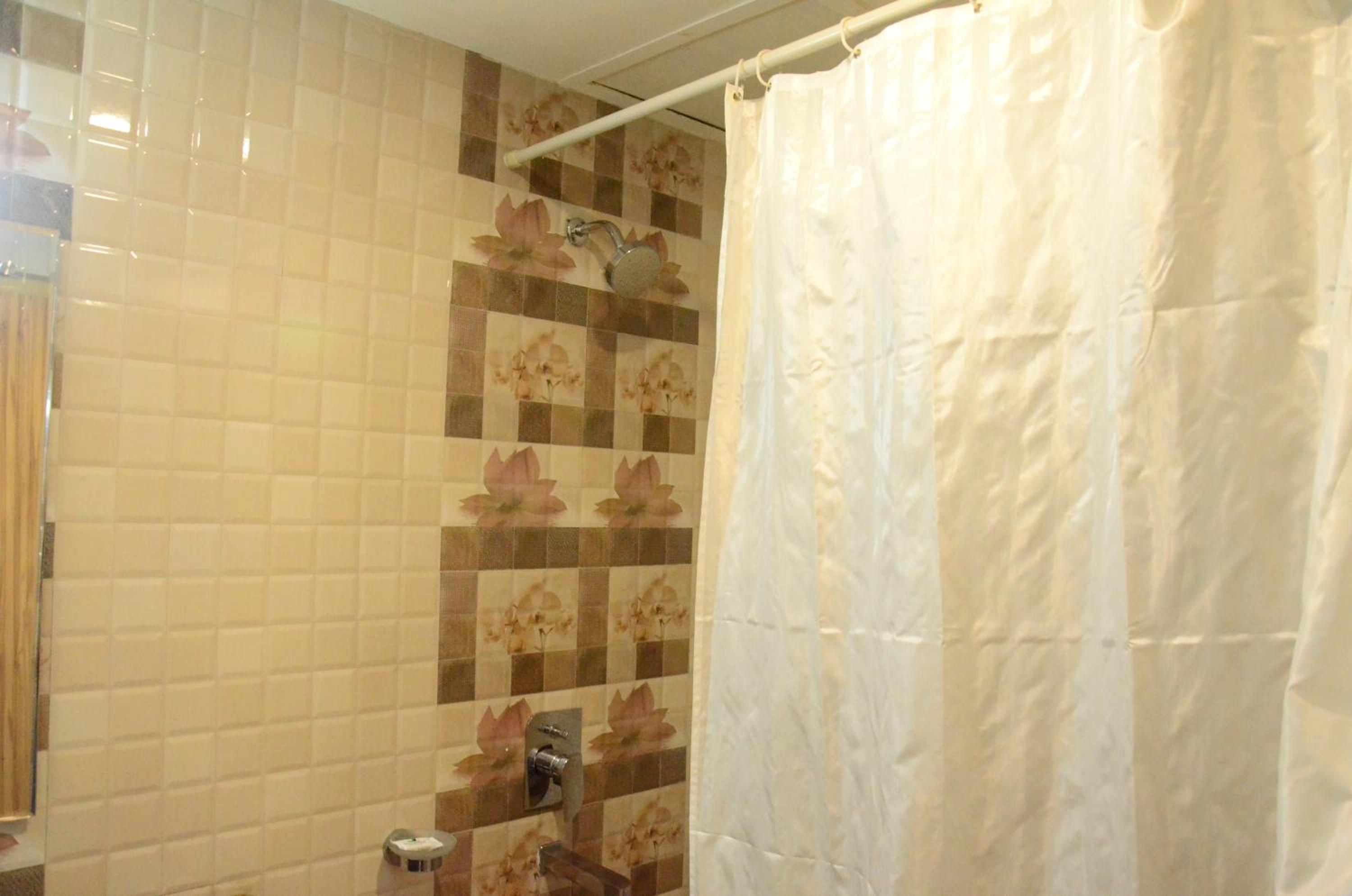 Deluxe King Room - Photo 2