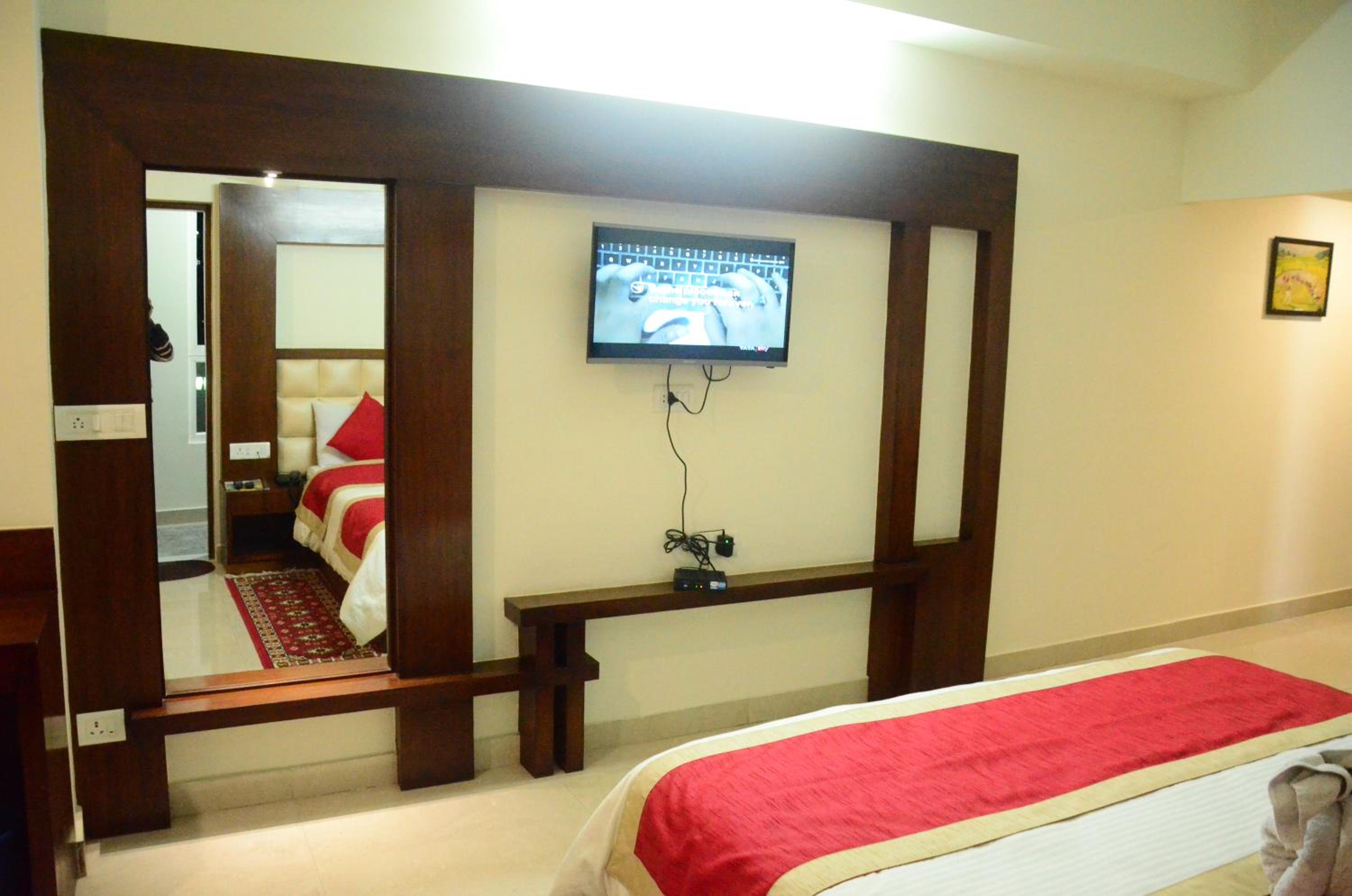 Deluxe King Room photo 2