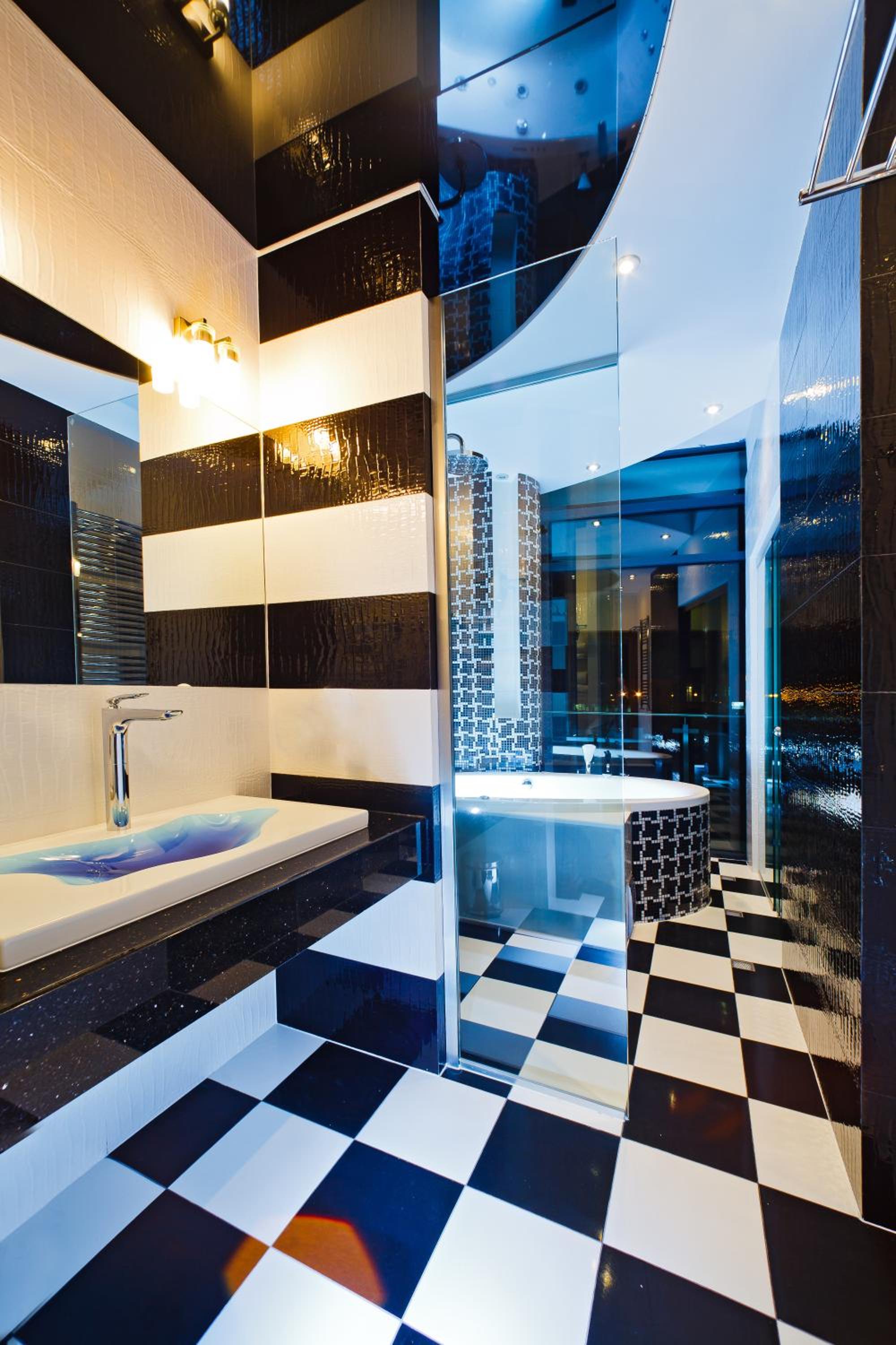 Suite - Photo 7