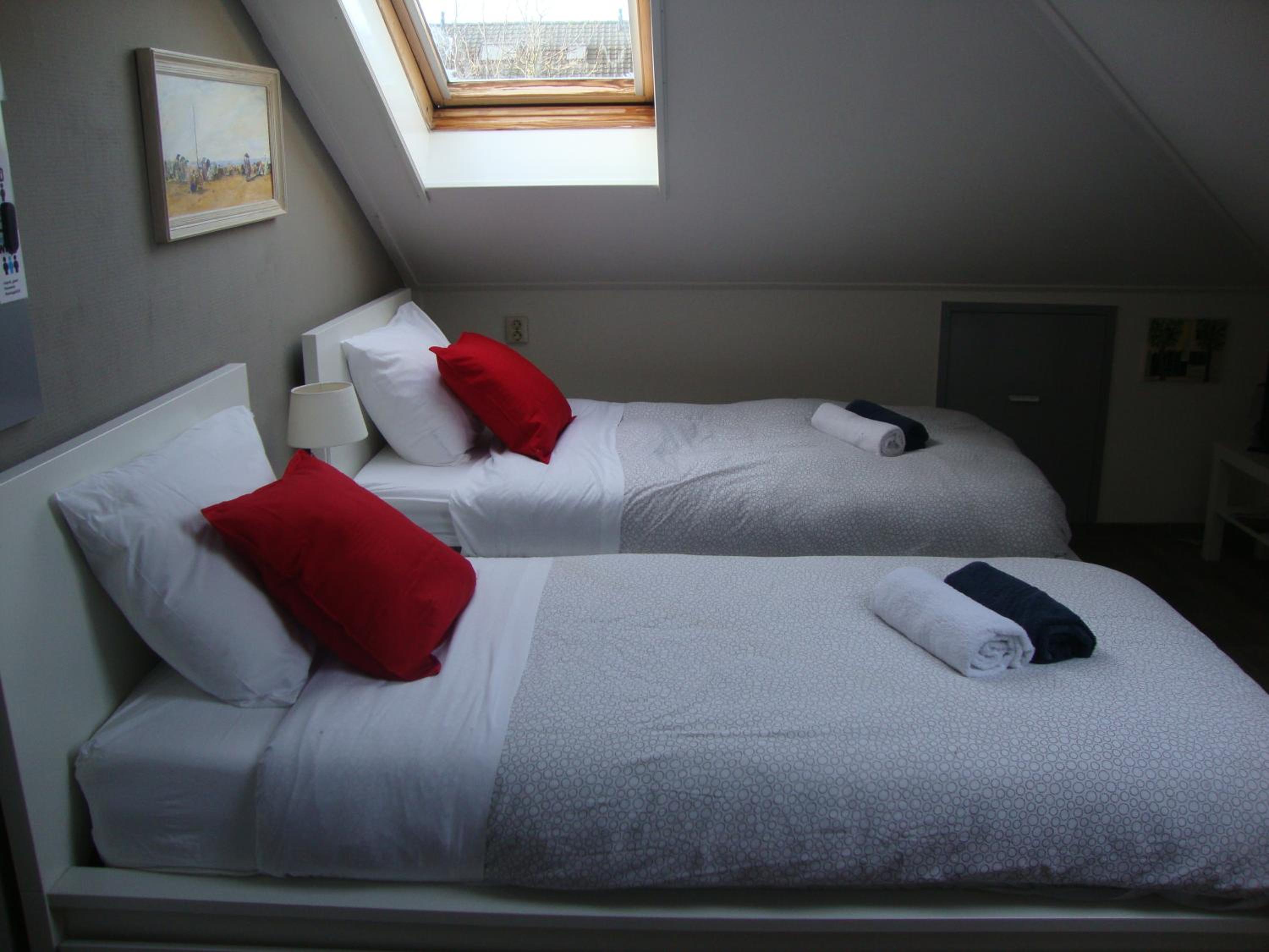 Budget Twin Room - Photo 2