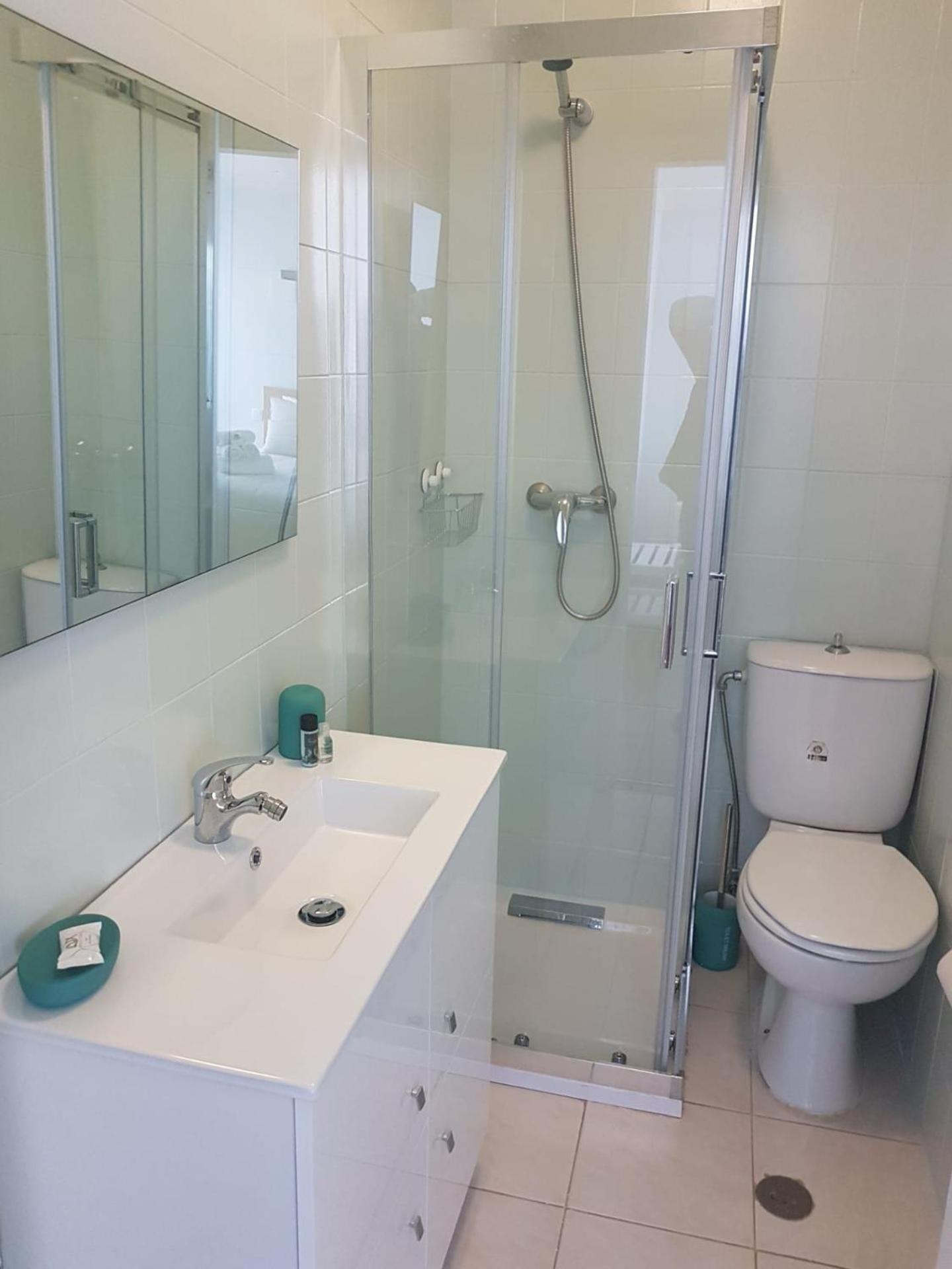 Standard Twin Room - Photo 2