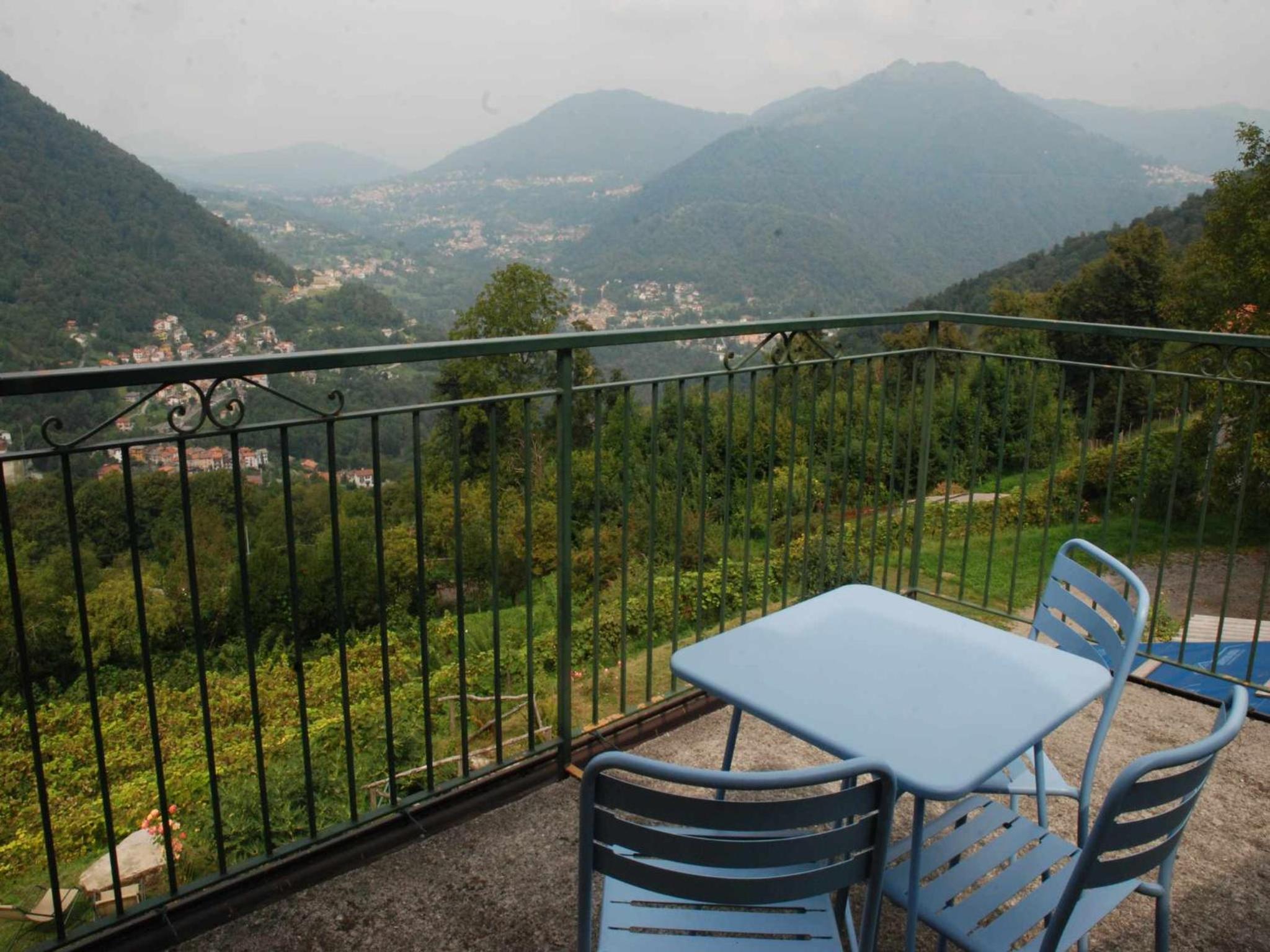 Deluxe Double Room with Balcony - Photo 12