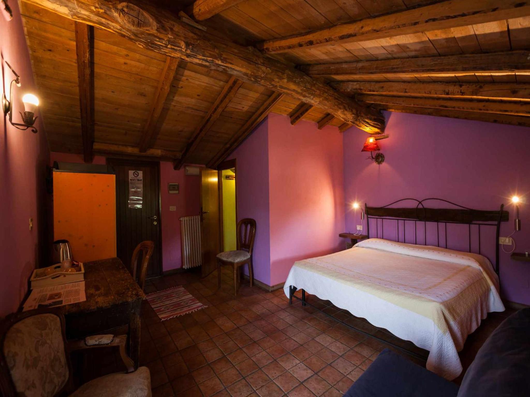 Deluxe Double Room with Balcony - Photo 11
