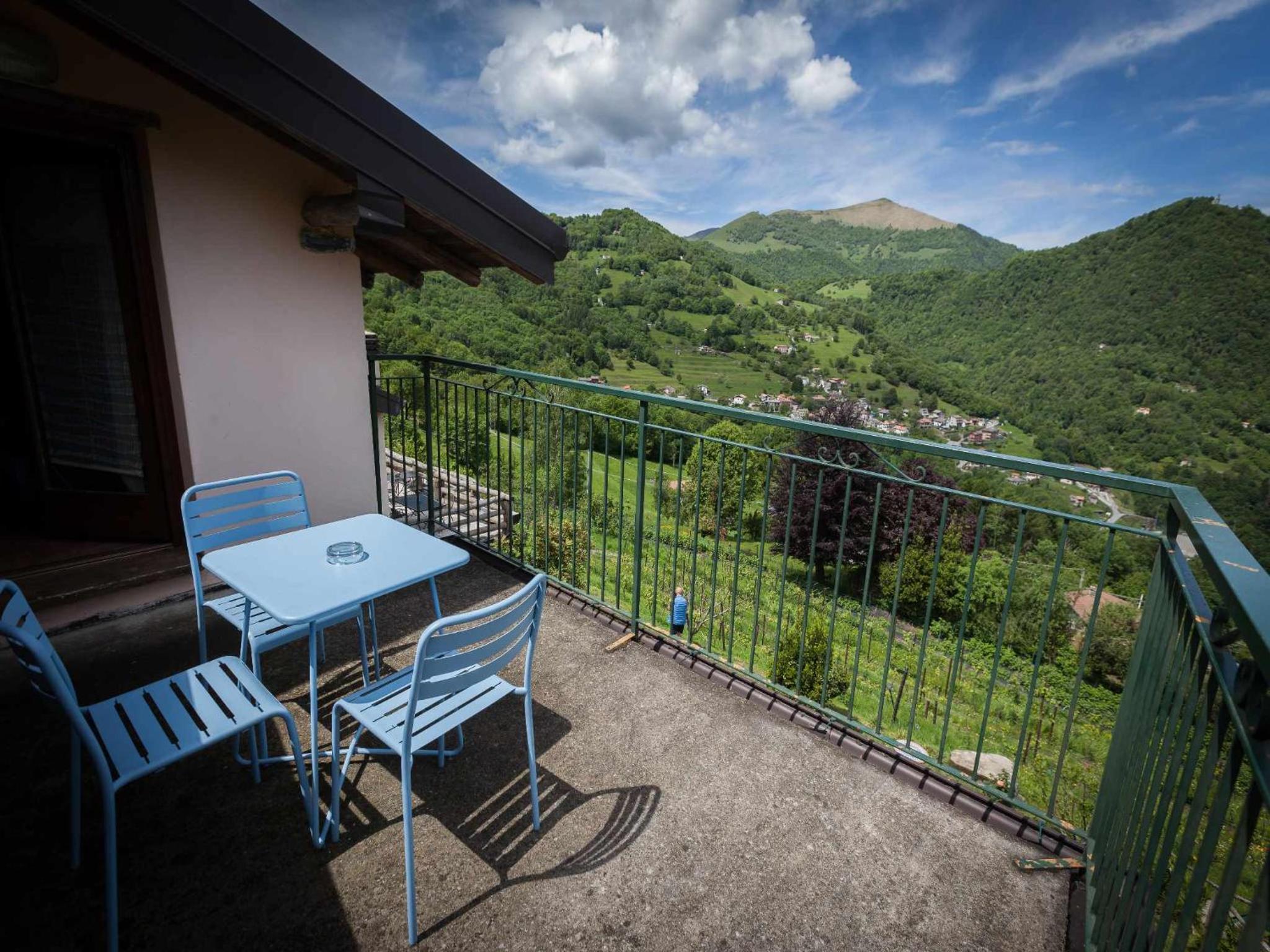 Deluxe Double Room with Balcony - Photo 9