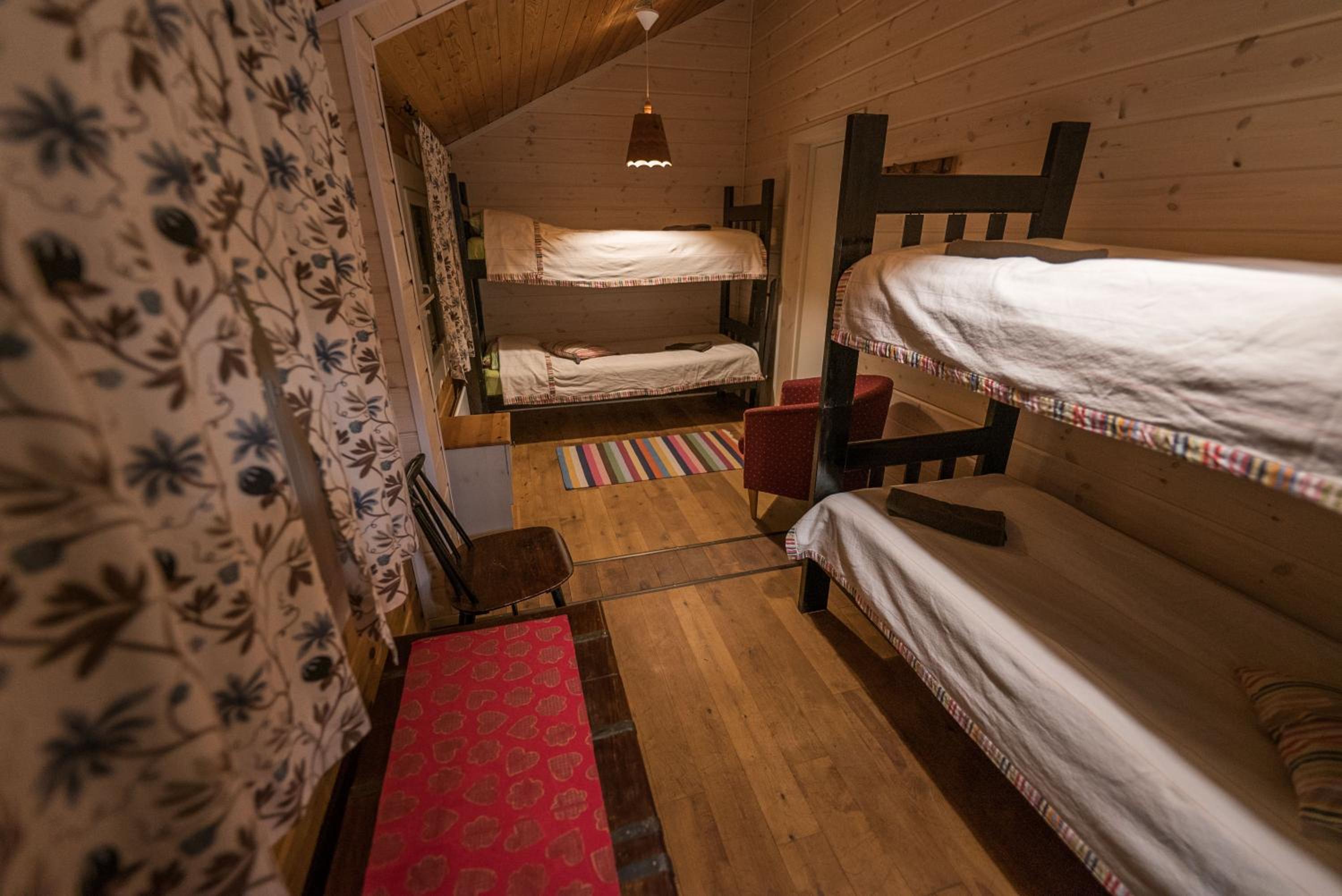 Quadruple Room with Bathroom - Photo 4