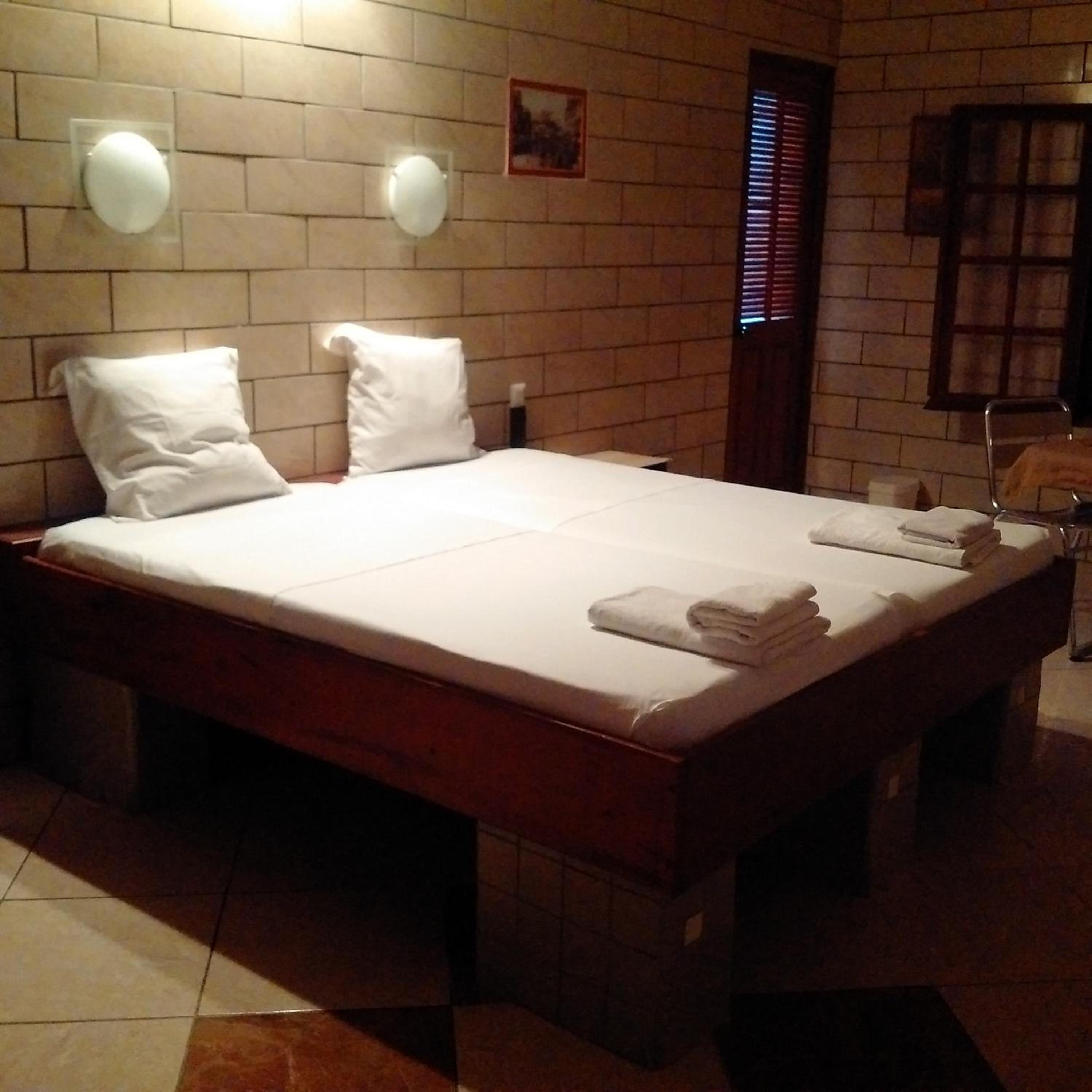Deluxe Double Room with Shower photo 2
