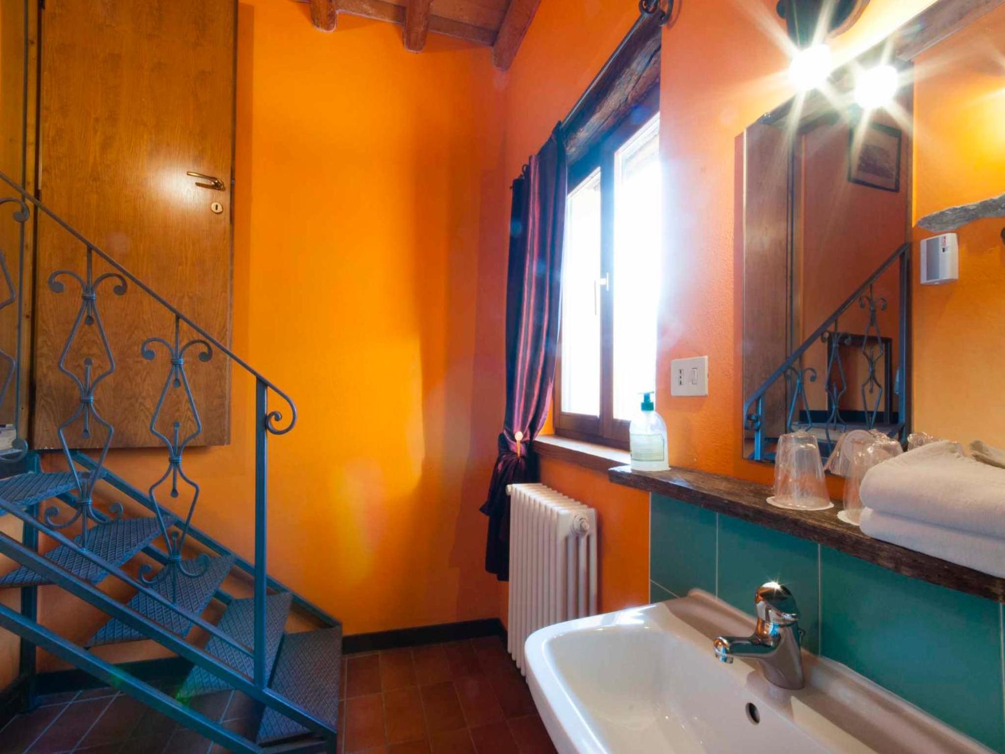 Deluxe Double Room with Balcony - Photo 4