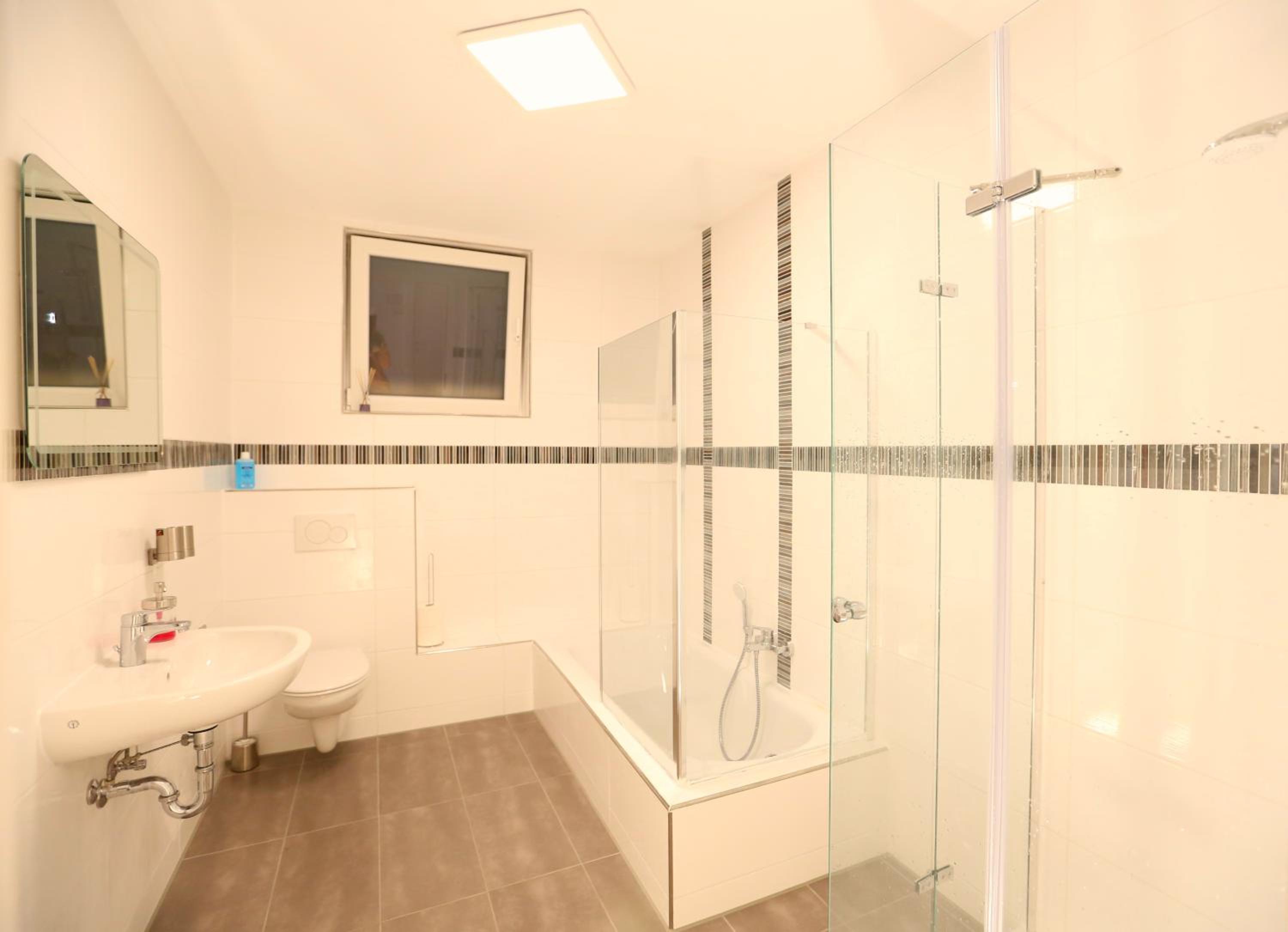 Economy Triple Room - Photo 6