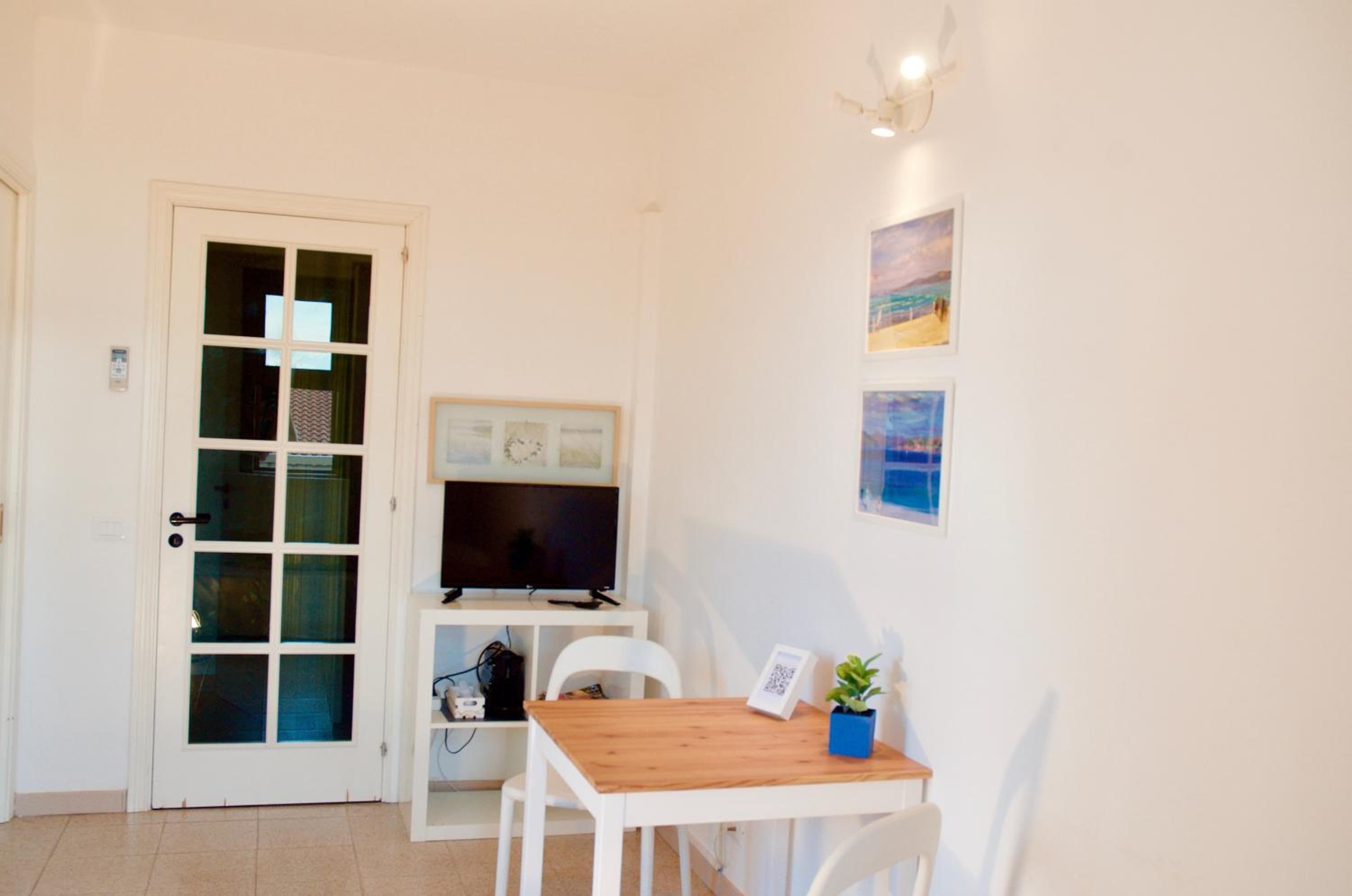 Double Room with Private Bathroom - Photo 4
