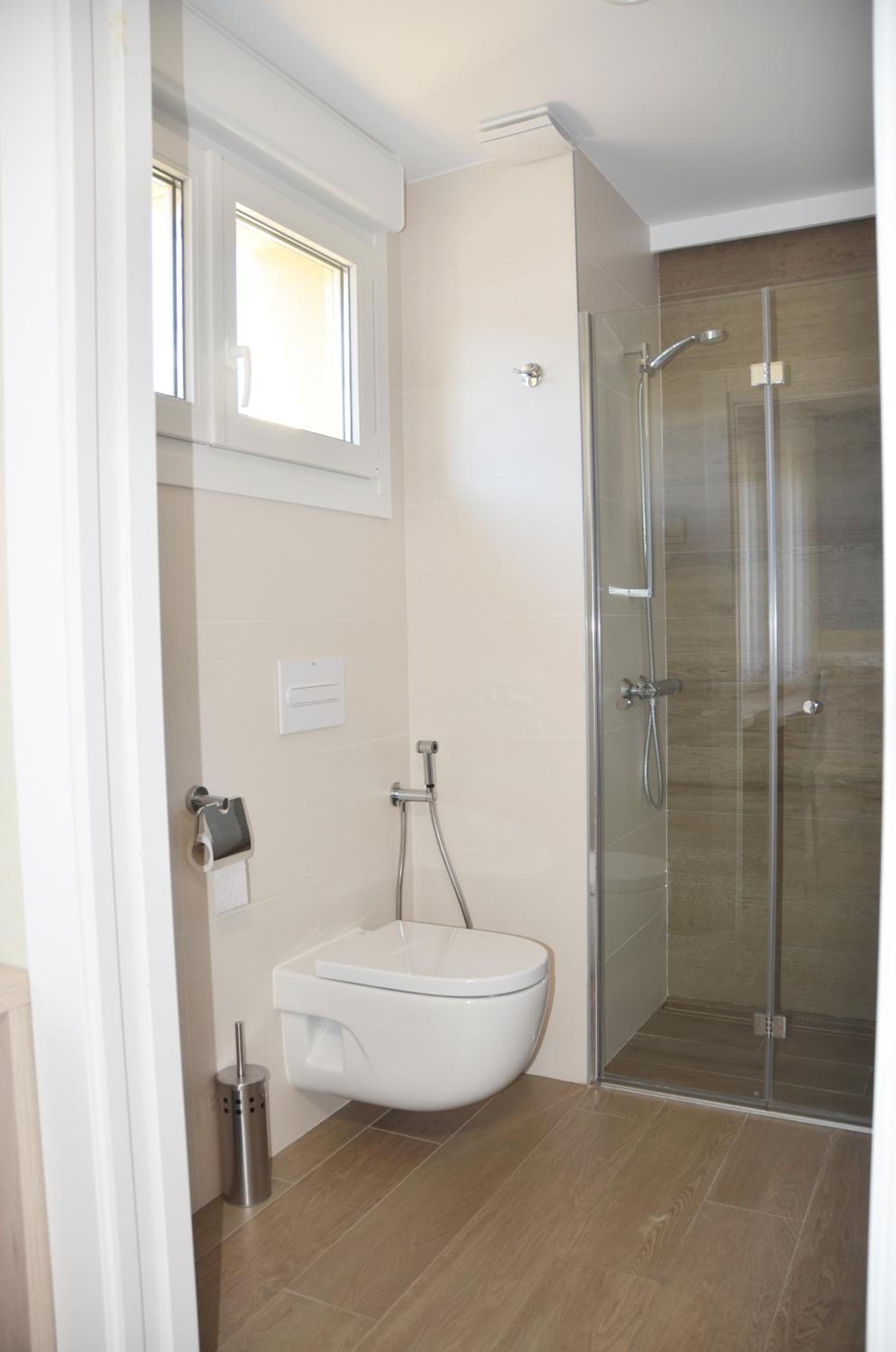 Double Room with Private Bathroom - Photo 6