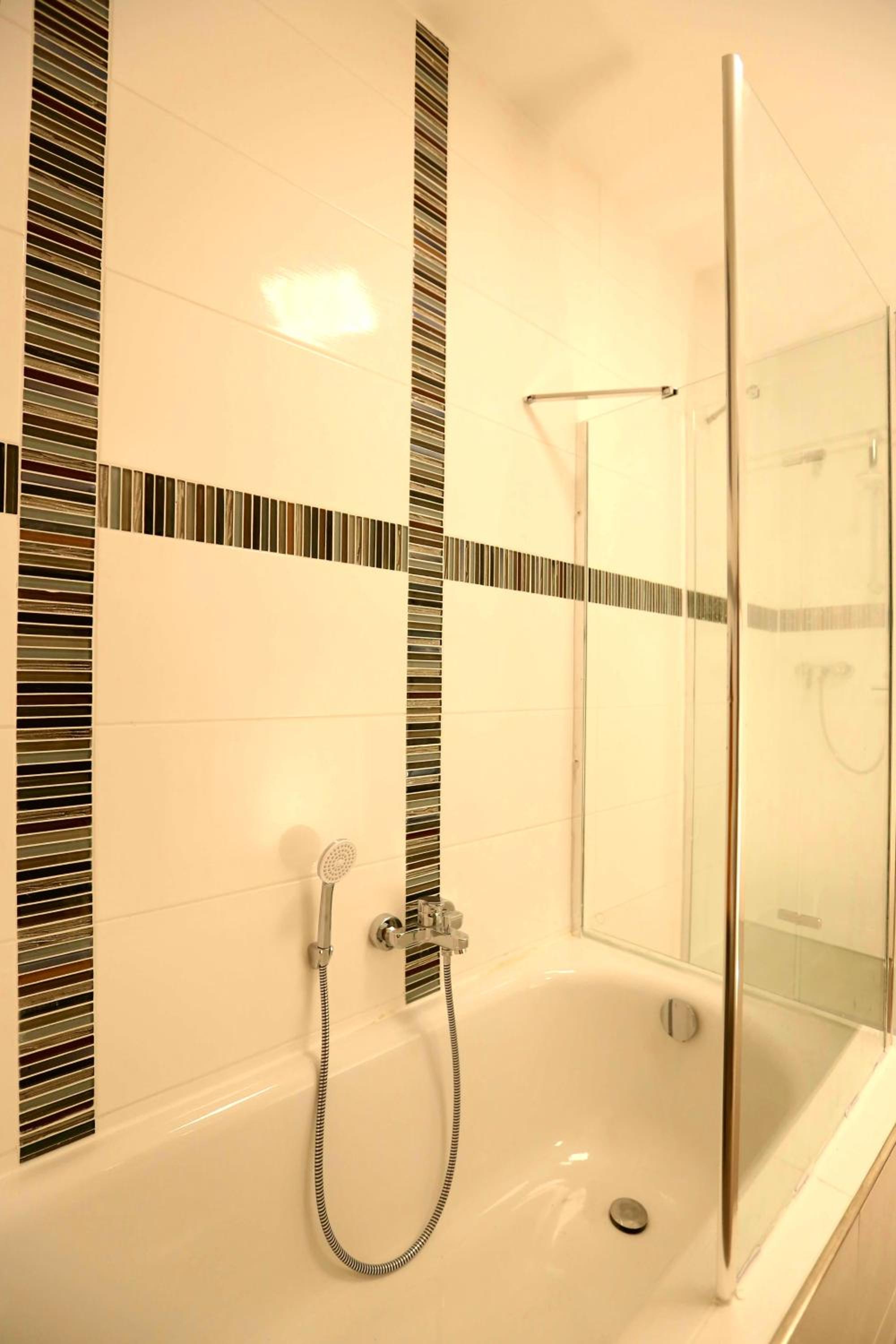 Economy Triple Room - Photo 10
