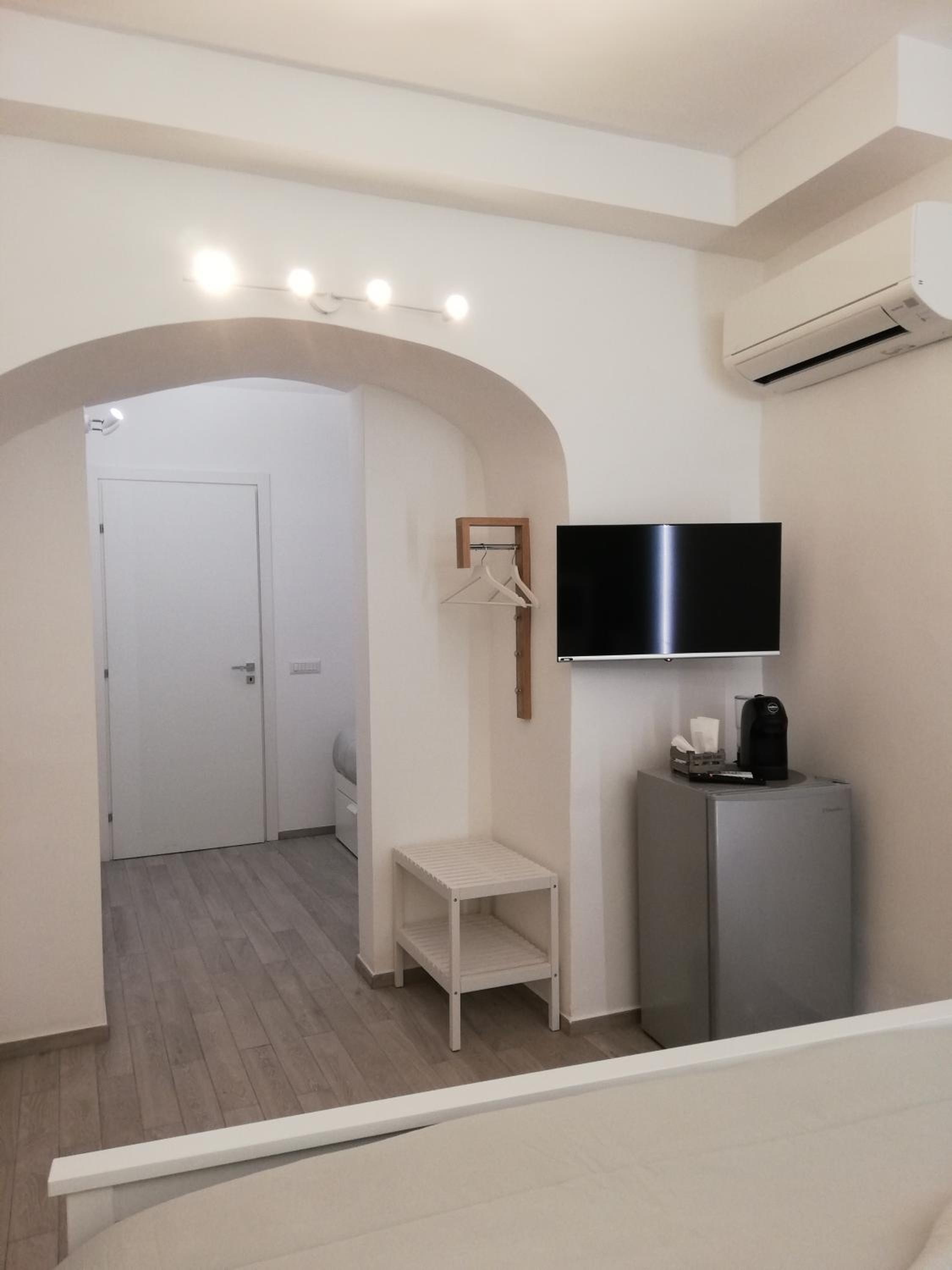 Double Room with Private Bathroom - Photo 8