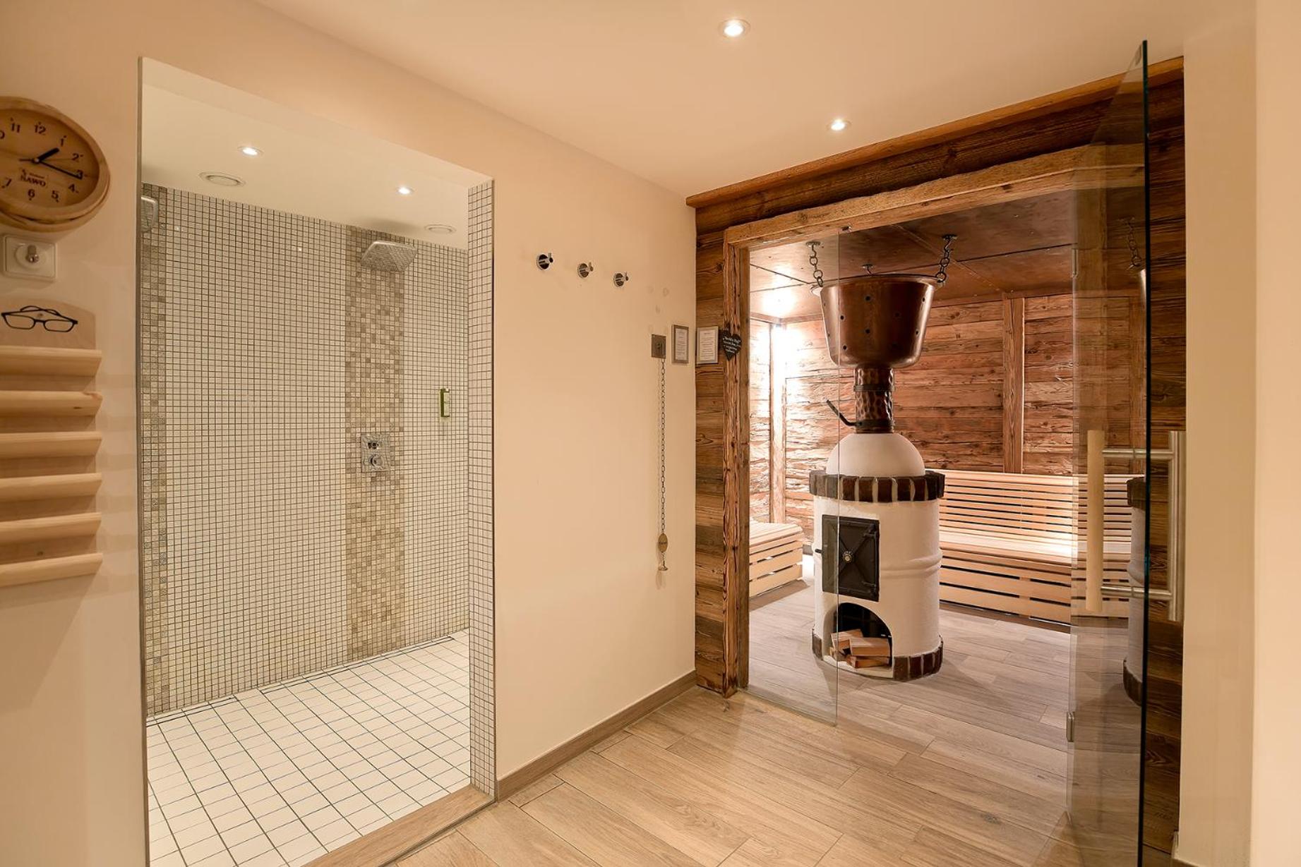 Deluxe Family Suite photo 1