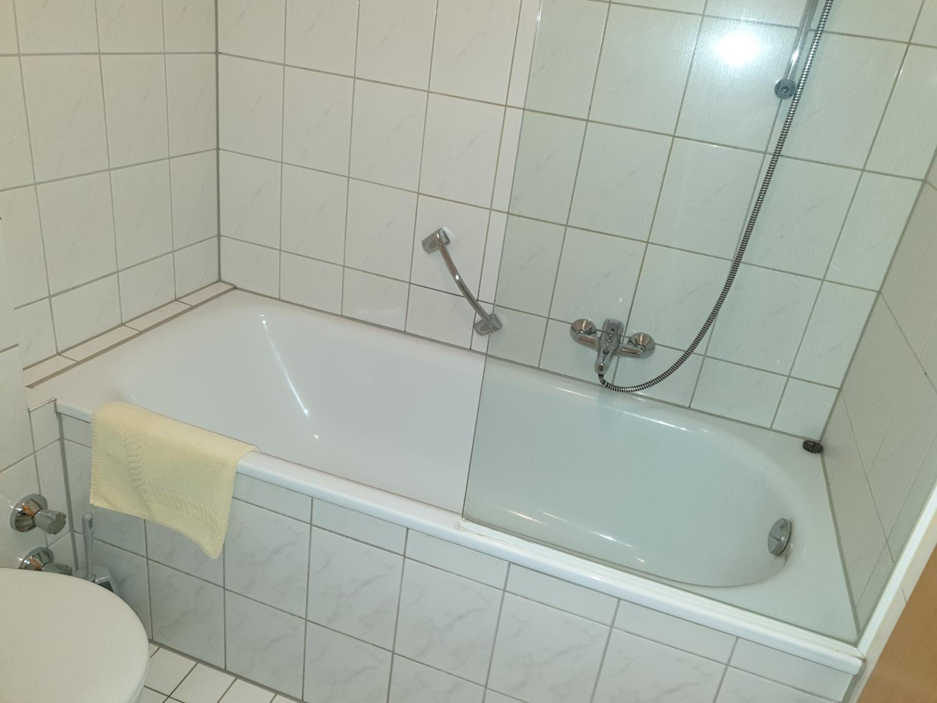 Double or Twin Room with Balcony - Photo 3