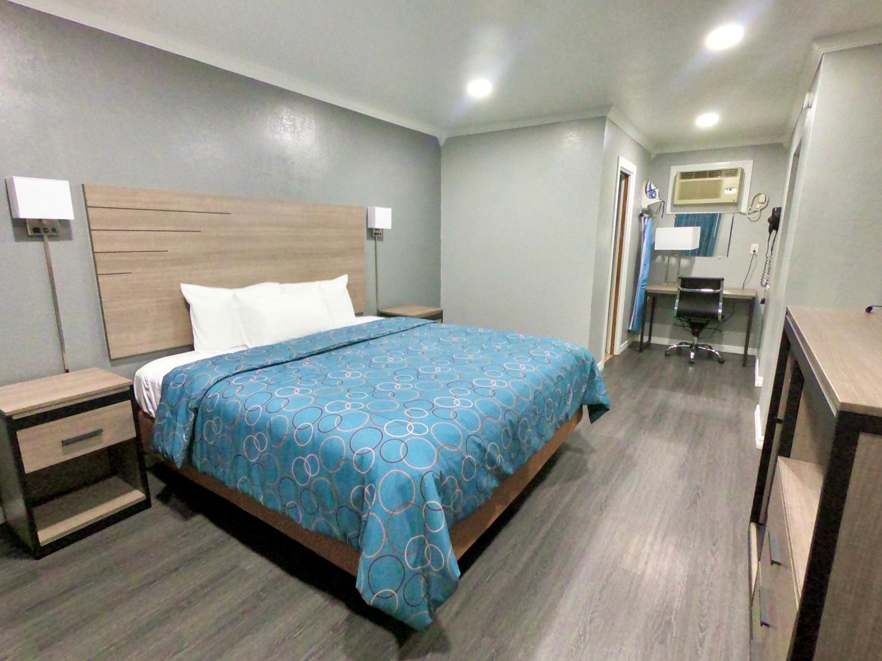 Deluxe King Room photo 3