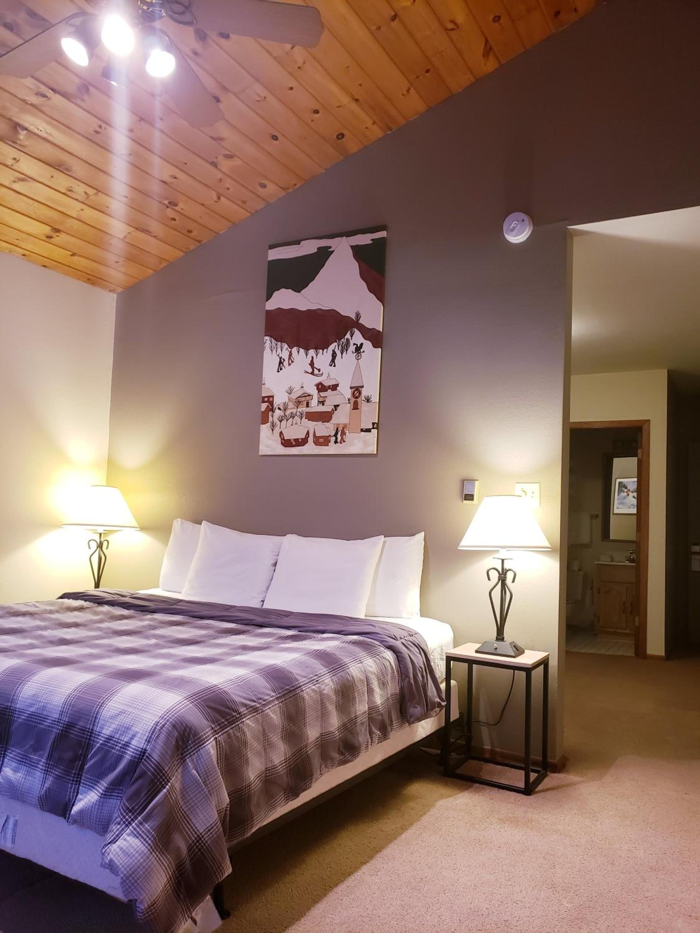Deluxe King Room photo 1
