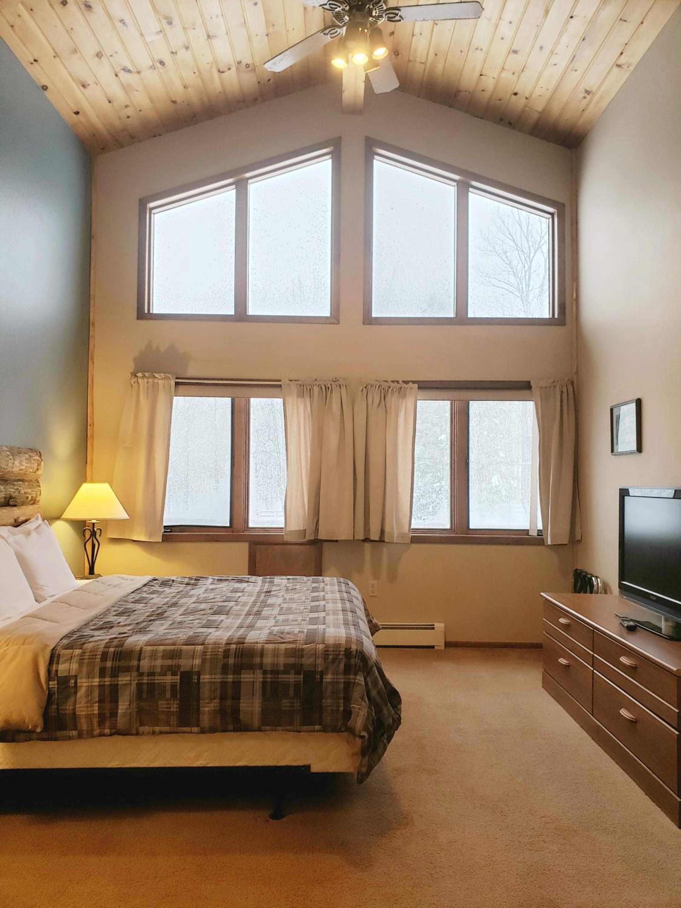 Deluxe King Room photo 1