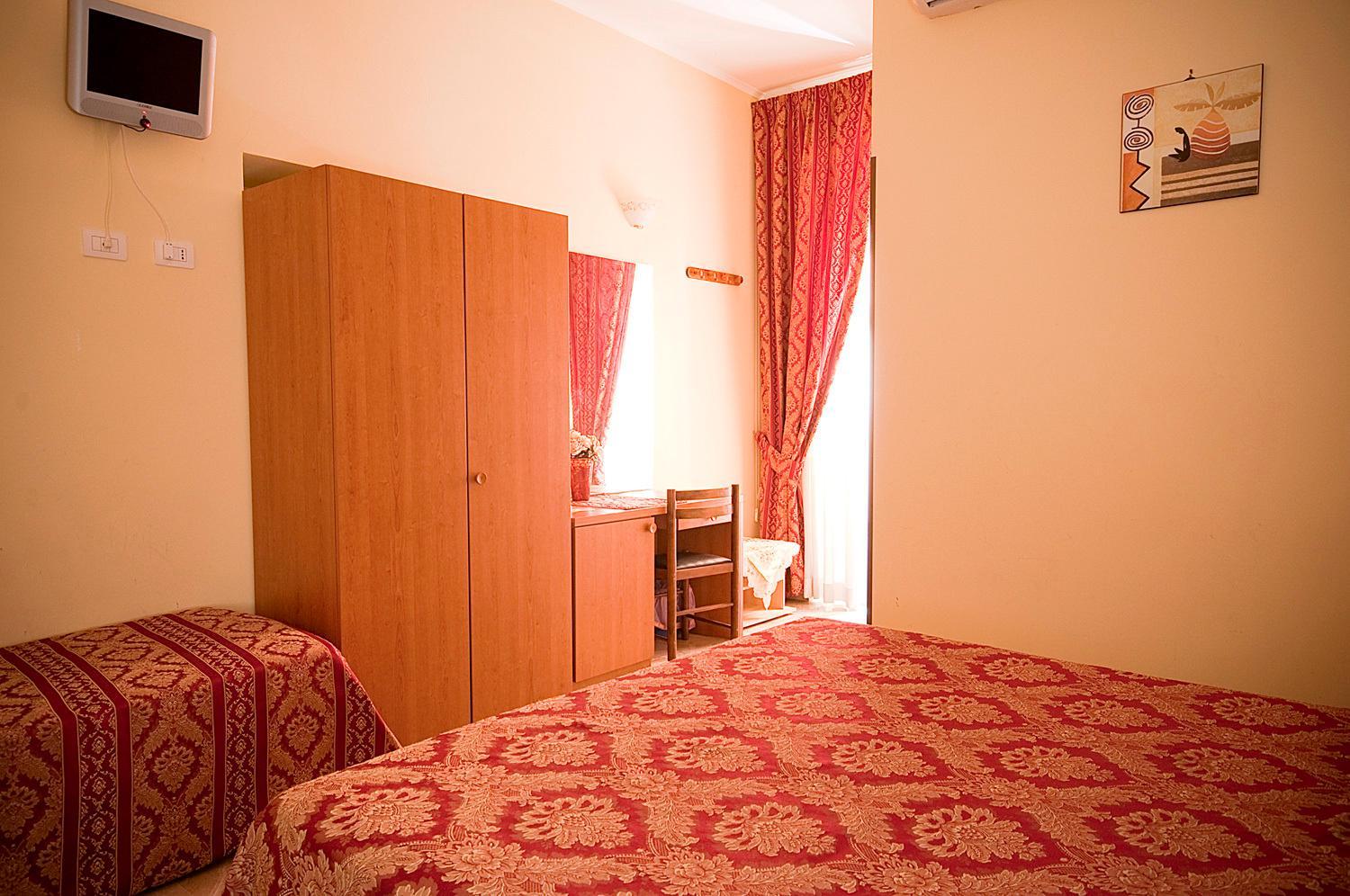 Basic Triple Room