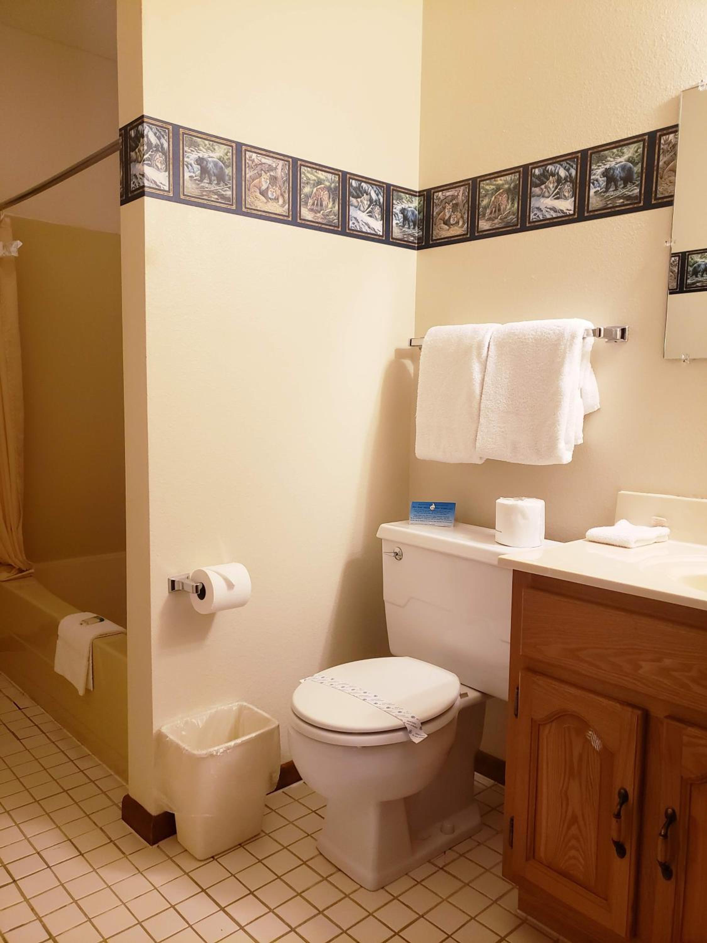 Deluxe Queen Room with Two Queen Beds photo 2