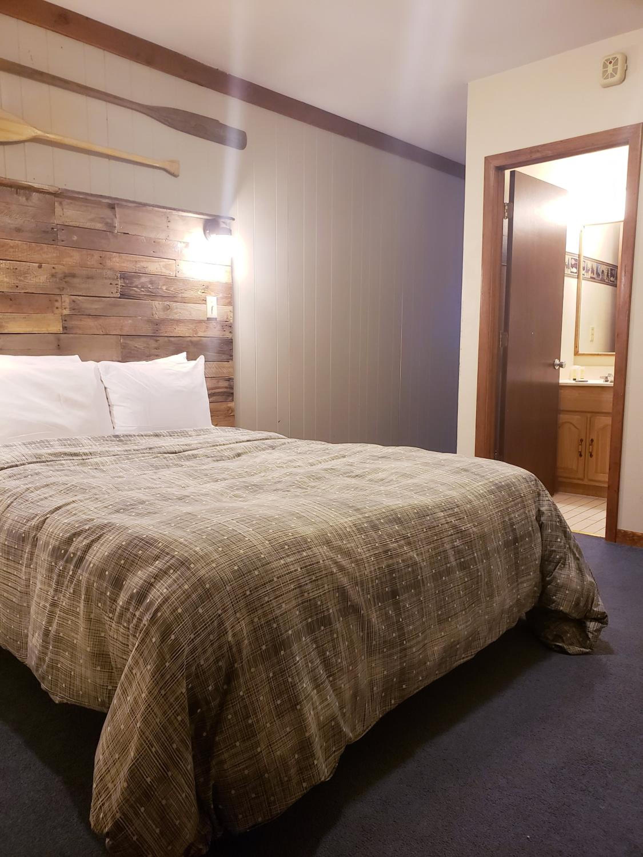 Deluxe Queen Room with Two Queen Beds photo 1