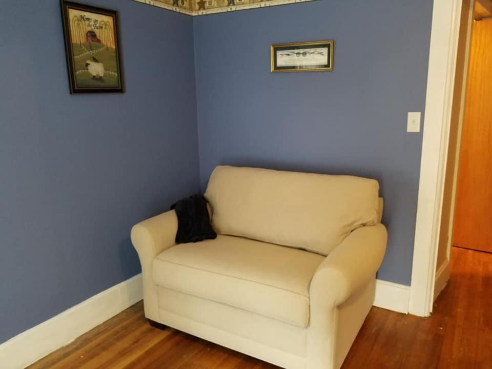 Double Room With Private Bathroom (Blue) photo 2