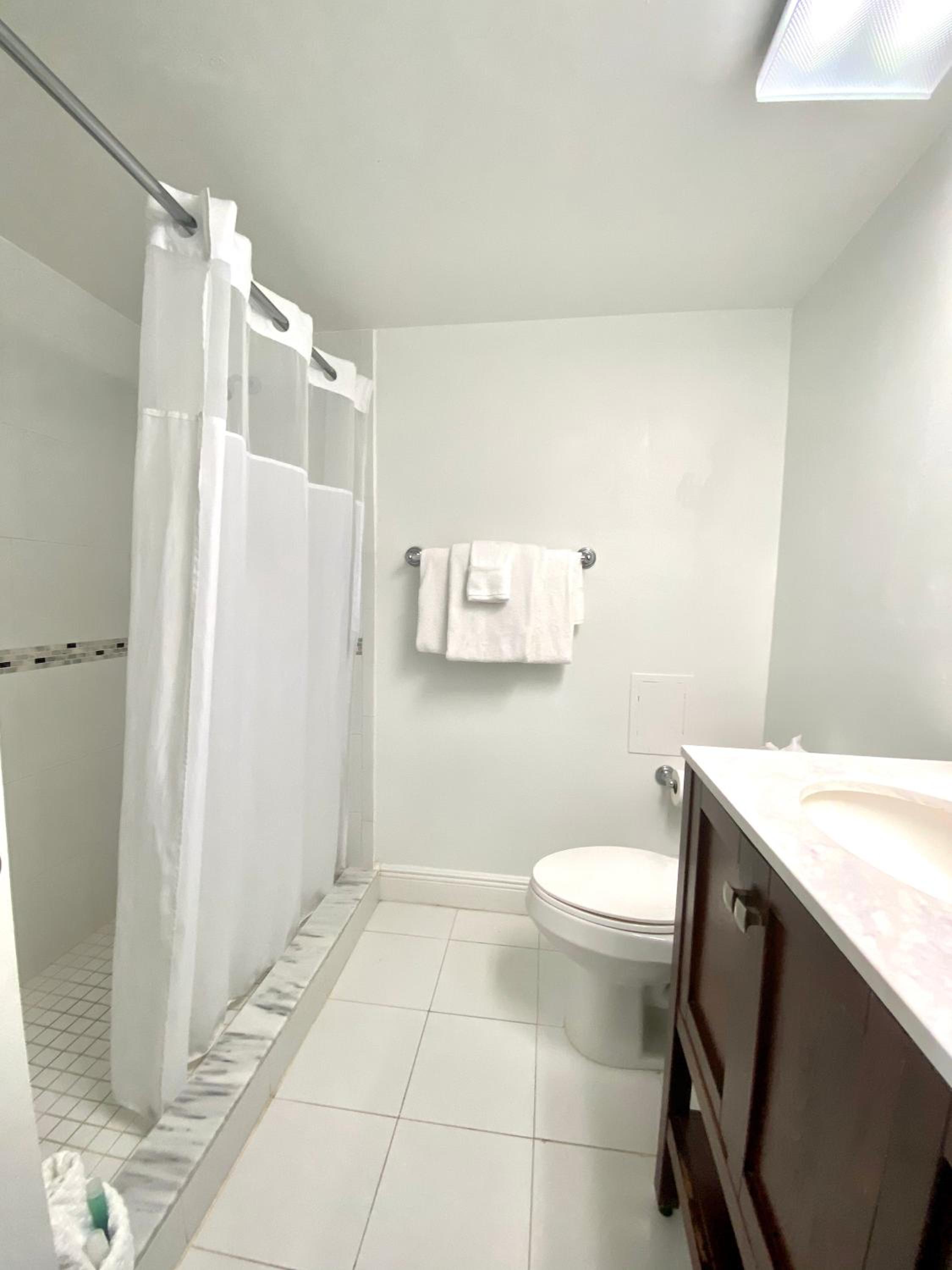 Superior Two-Bedroom Suite with Ocean View - Photo 7