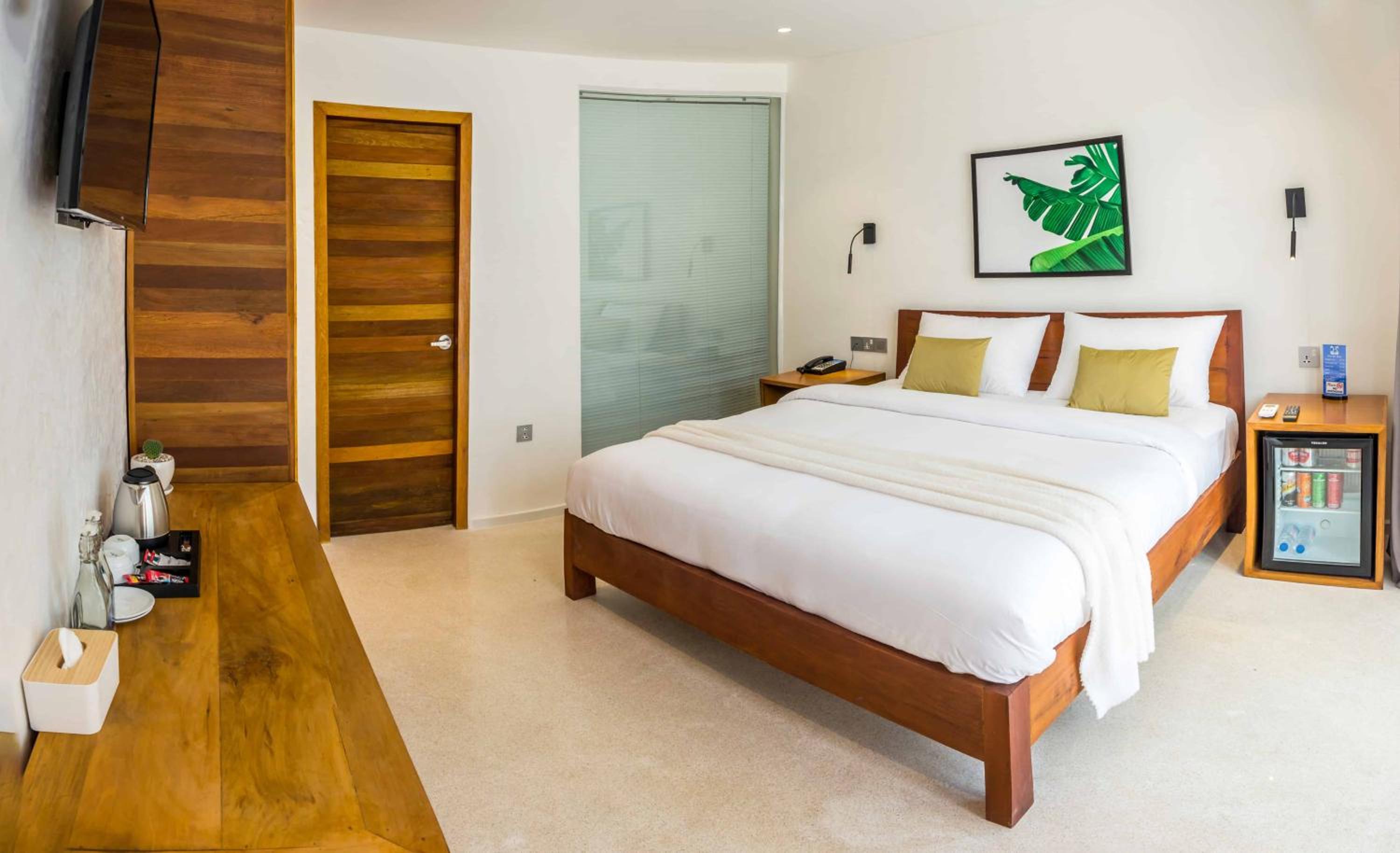 Standard Double Room - Photo 13