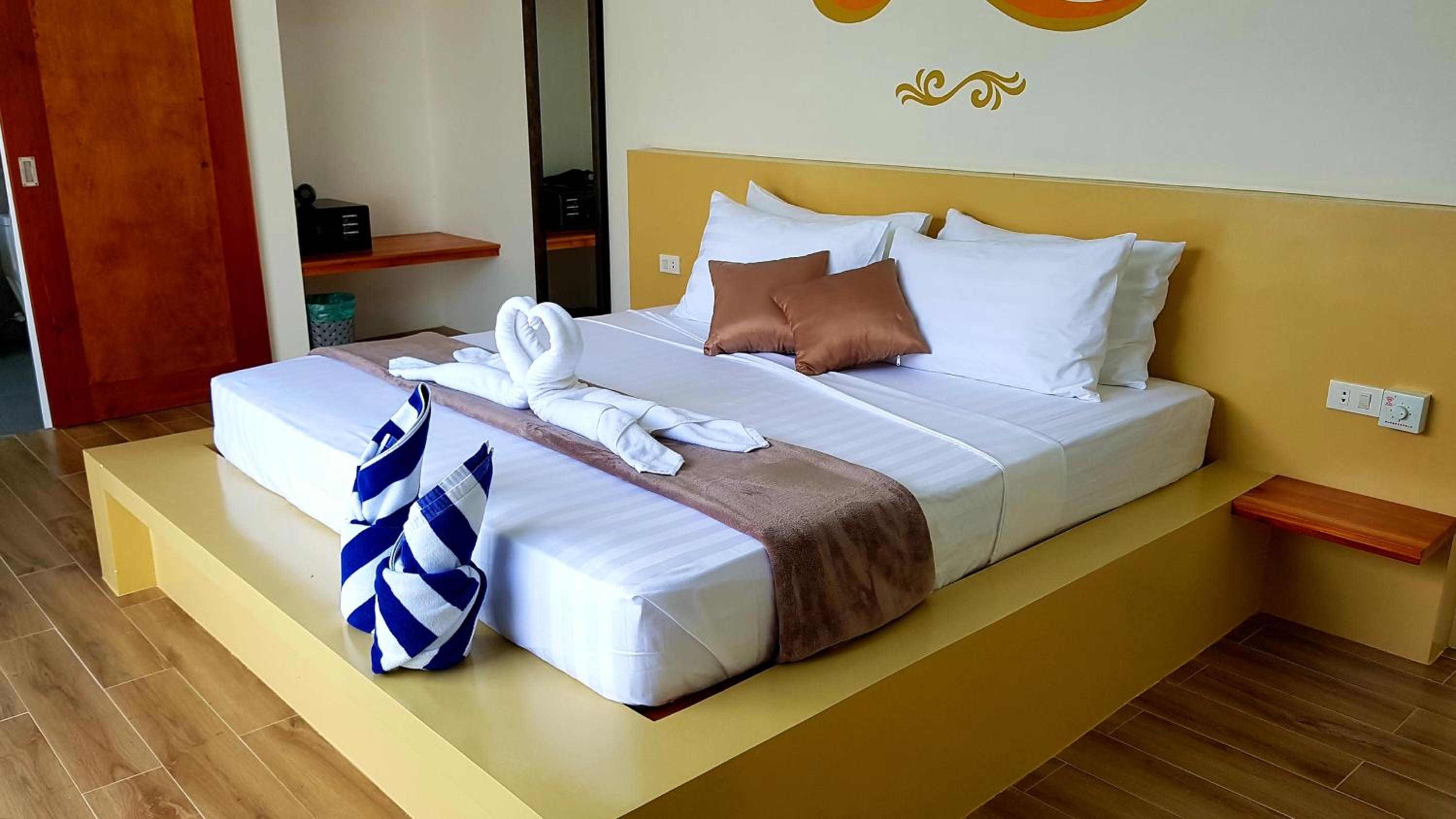 One-Bedroom Villa with Private Pool - Photo 27