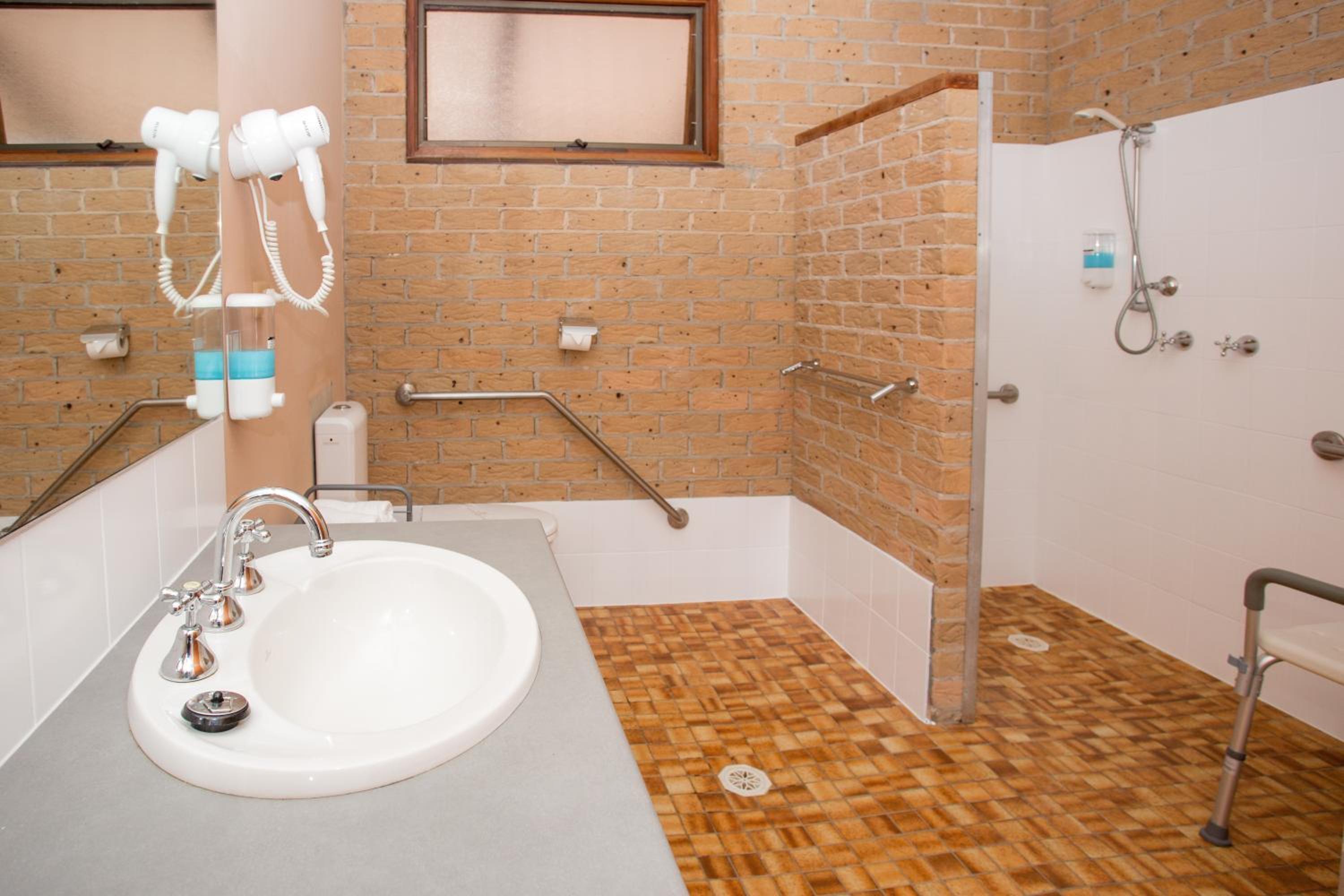 Triple Room - Disability Access photo 3