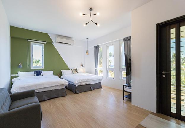 Quadruple Room with Private Bathroom photo 1