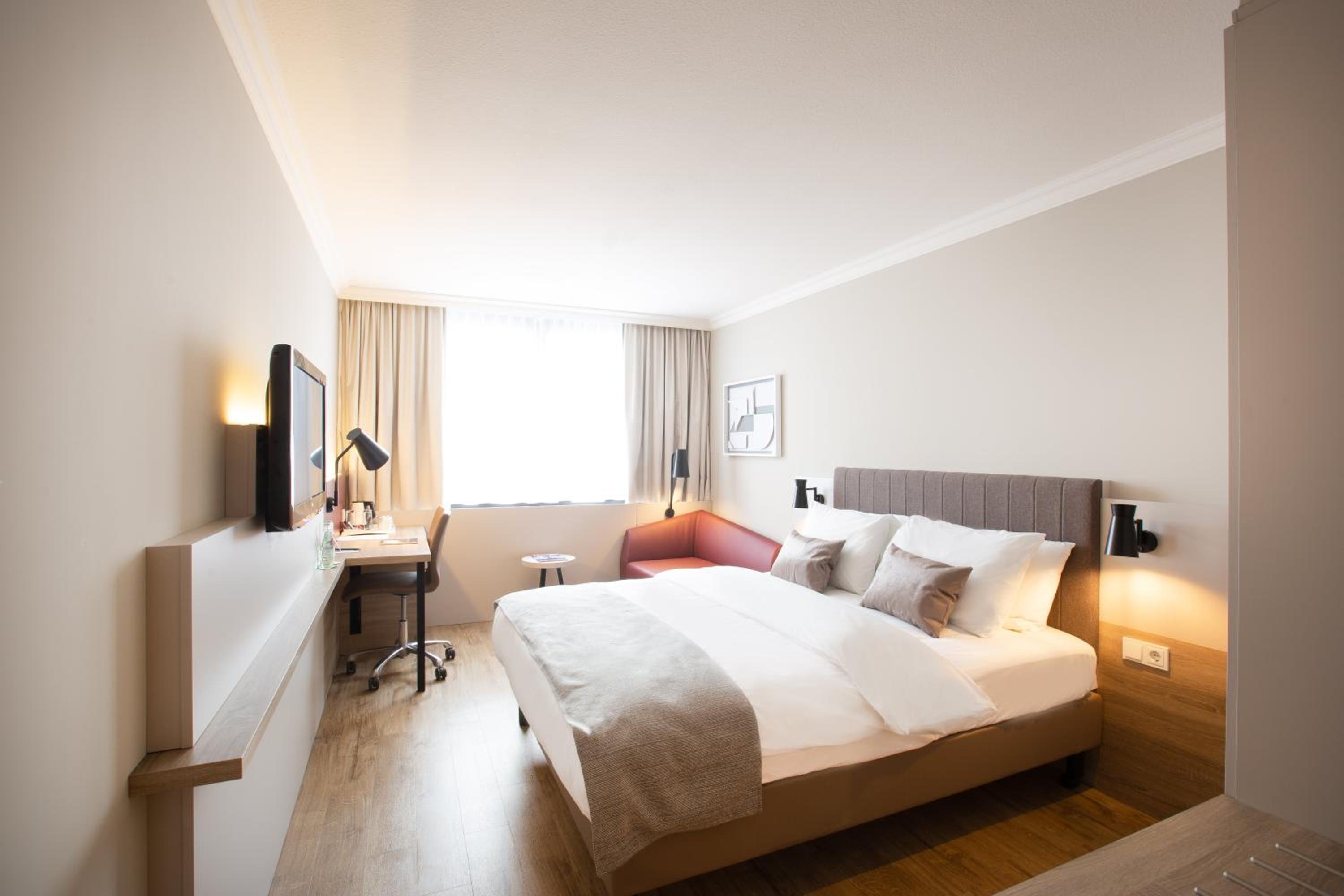 Standard Queen Room - Photo 9