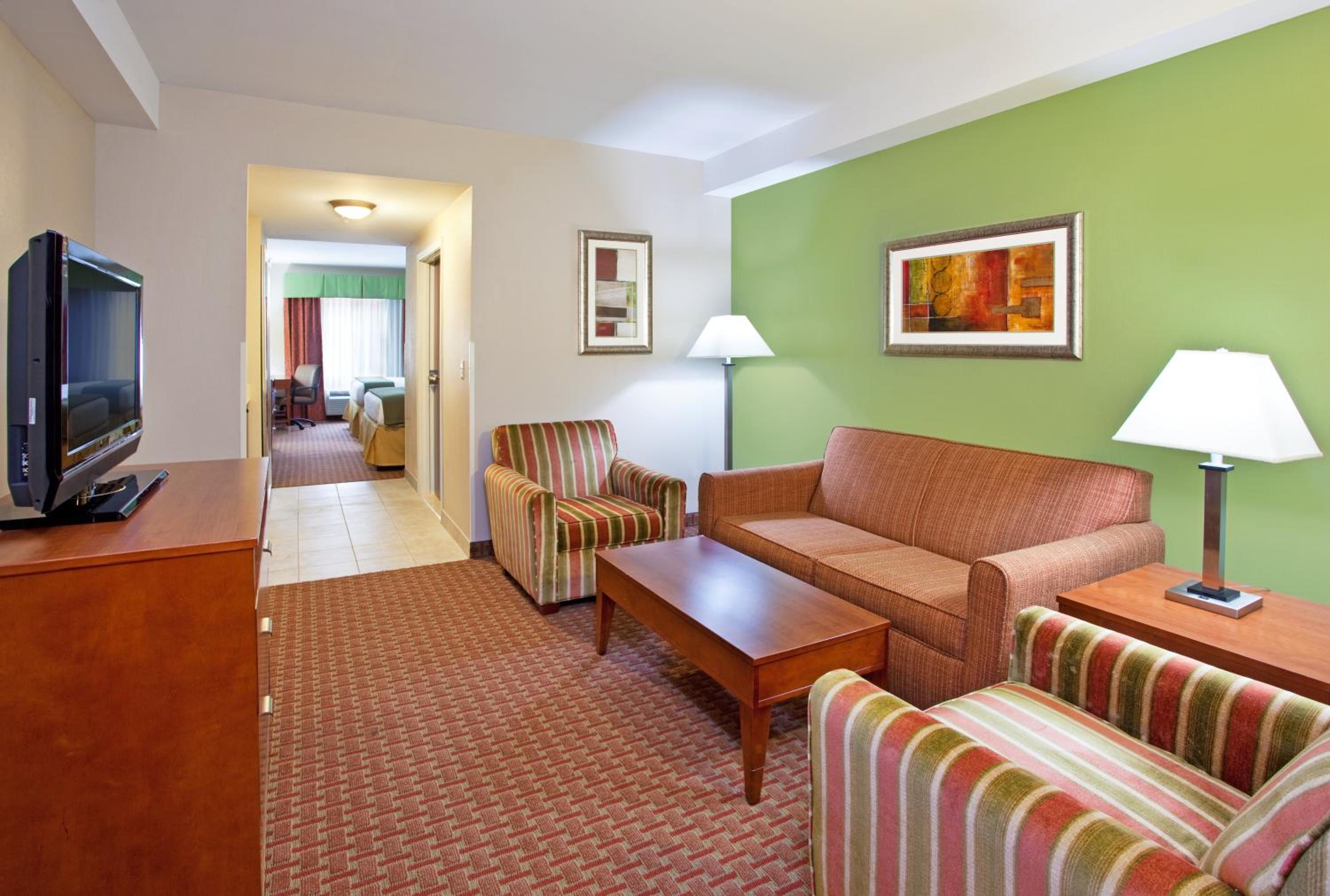 Suite with Two Queen Beds - Photo 1