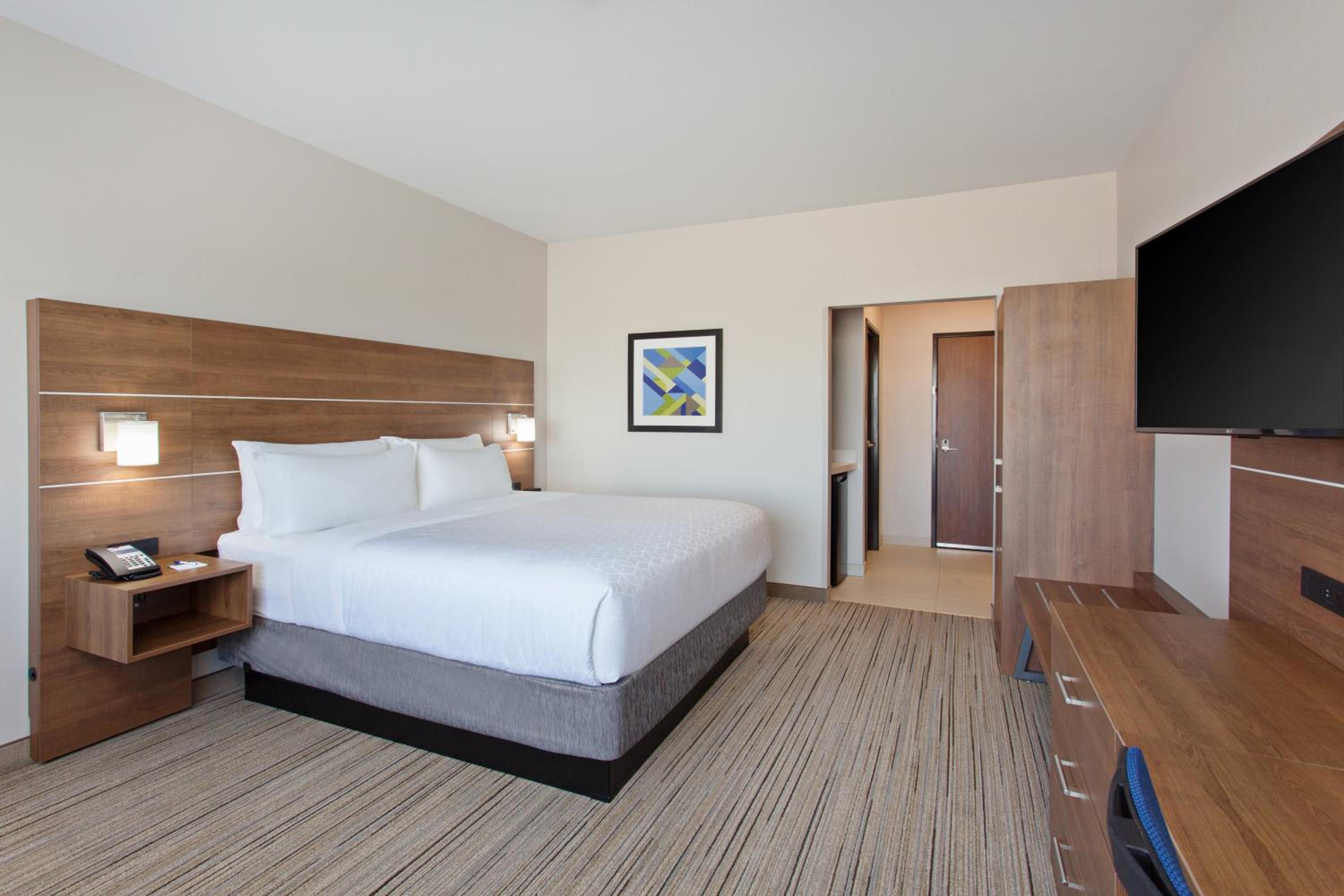 King Room - Mobility Access/Non-Smoking photo 3