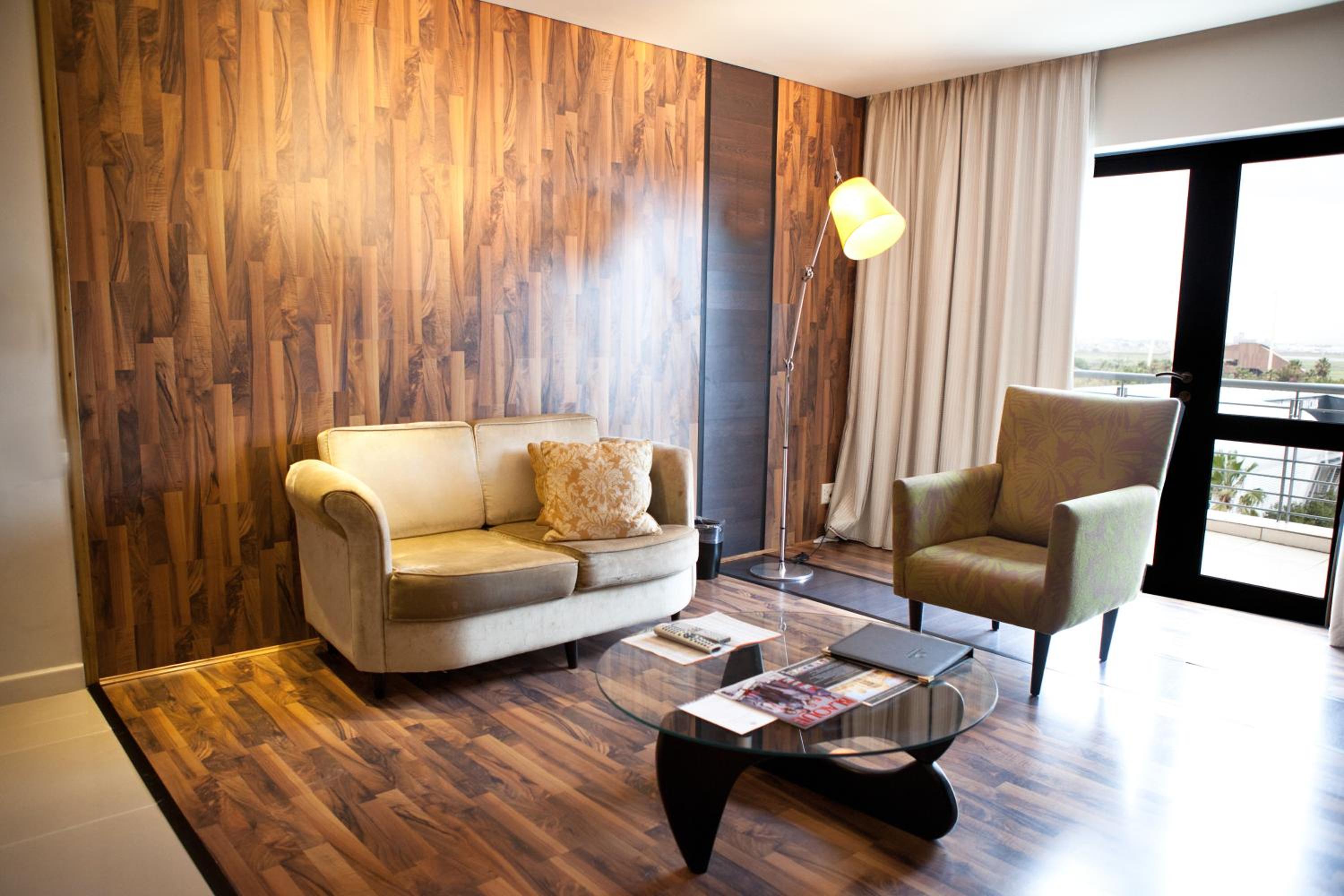 Executive Suite - Photo 5