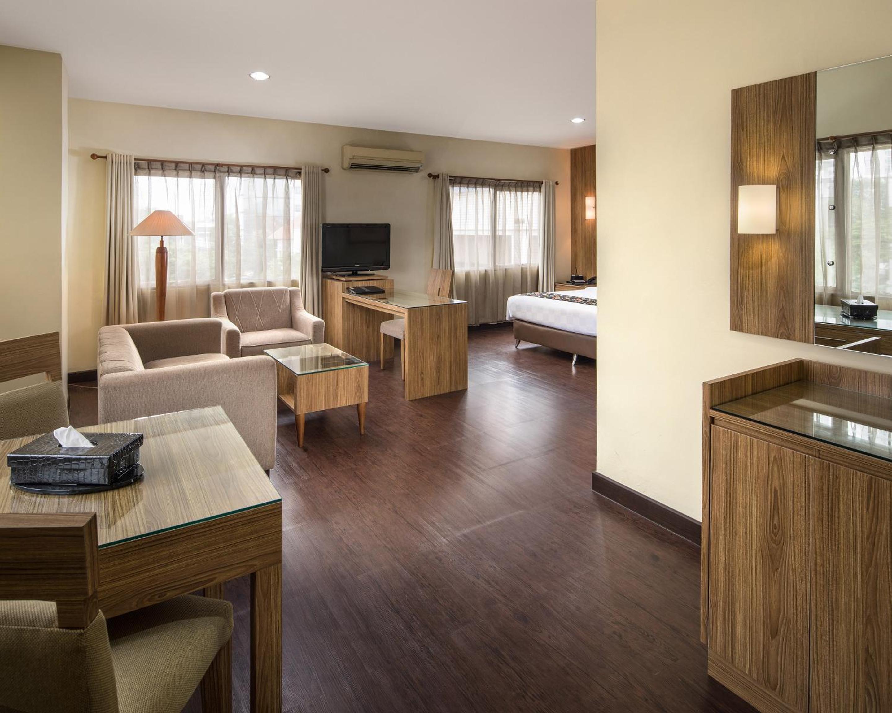 One-Bedroom Suite - Photo 5