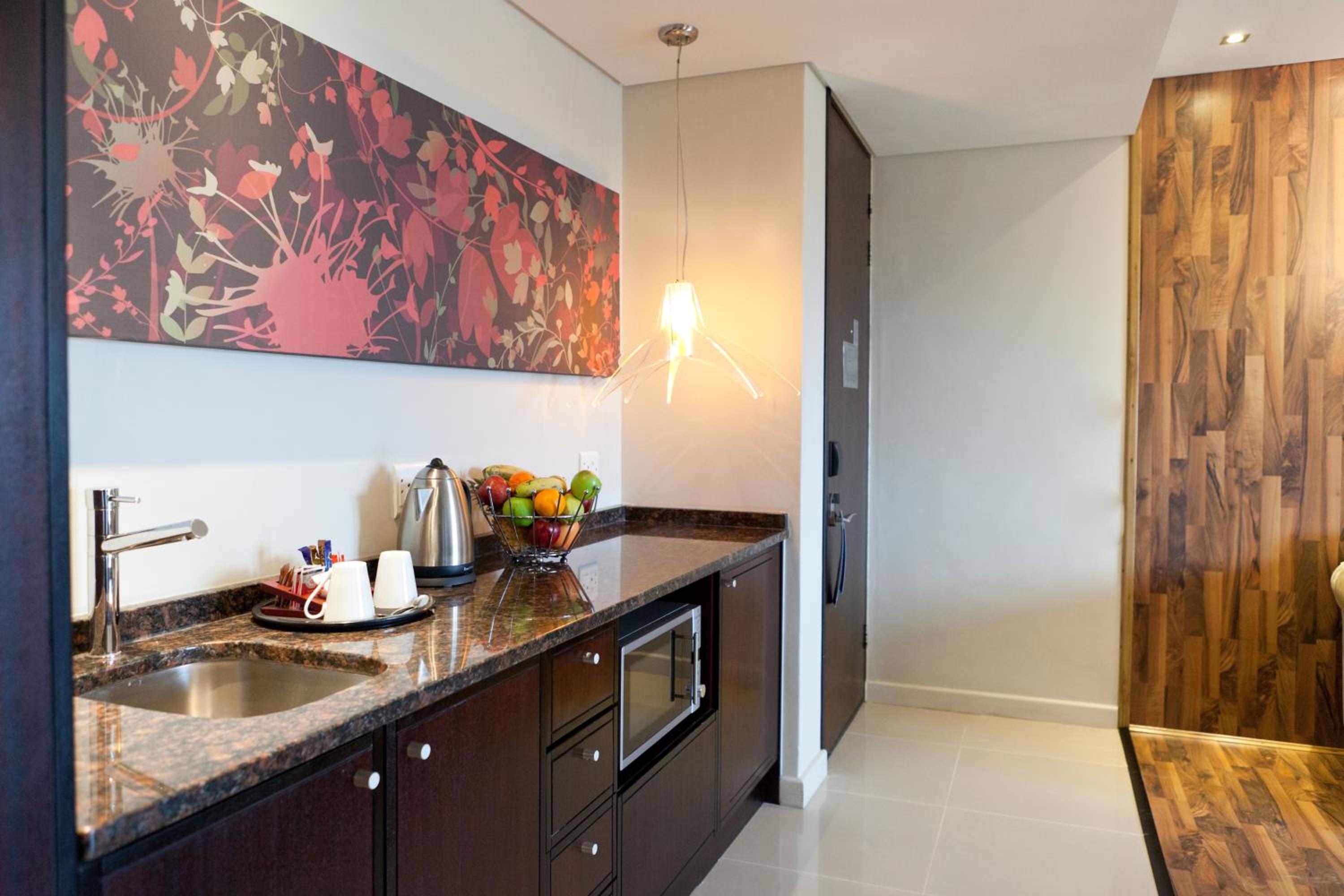 Executive Suite - Photo 3