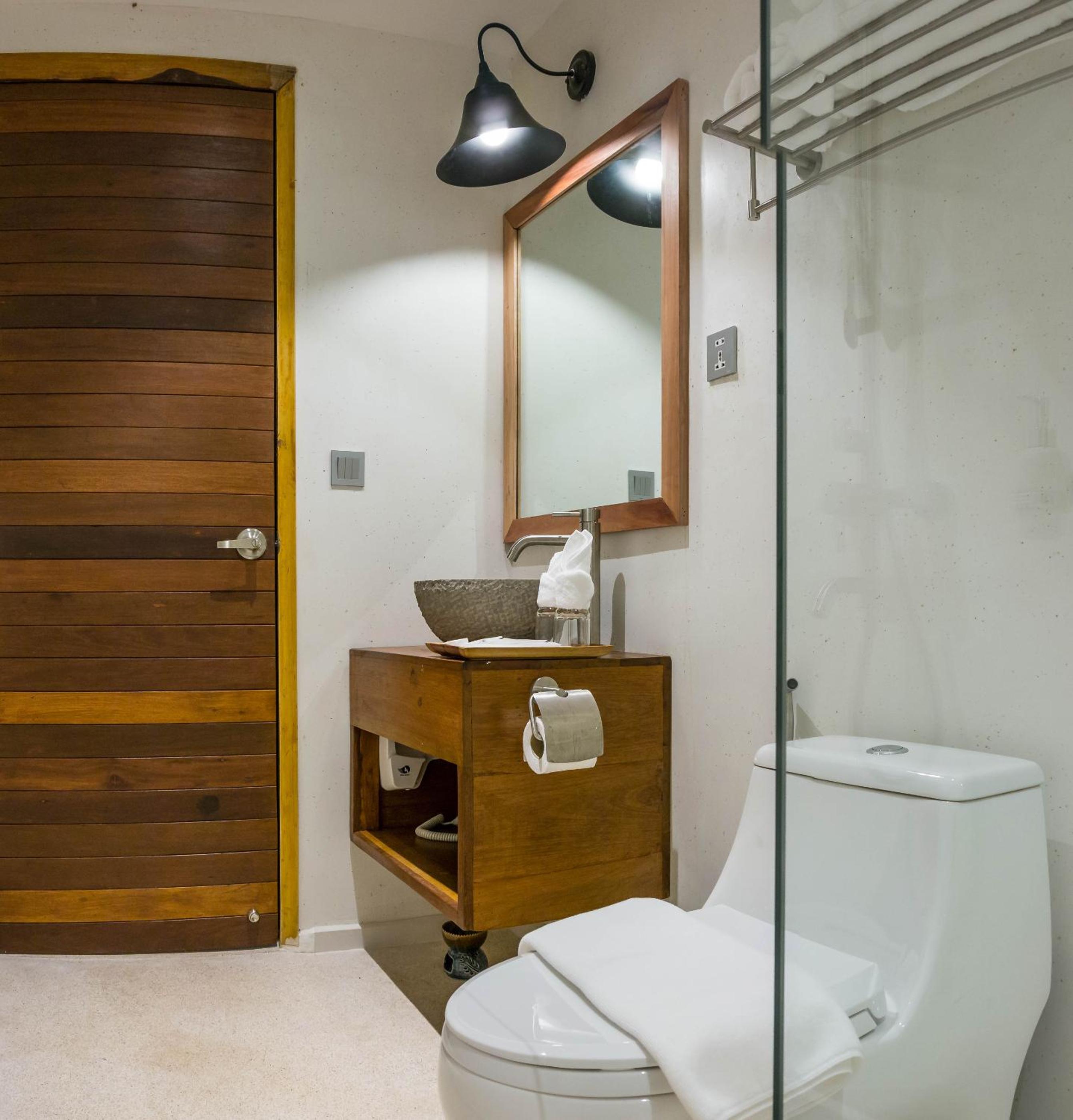 Standard Double Room - Photo 8