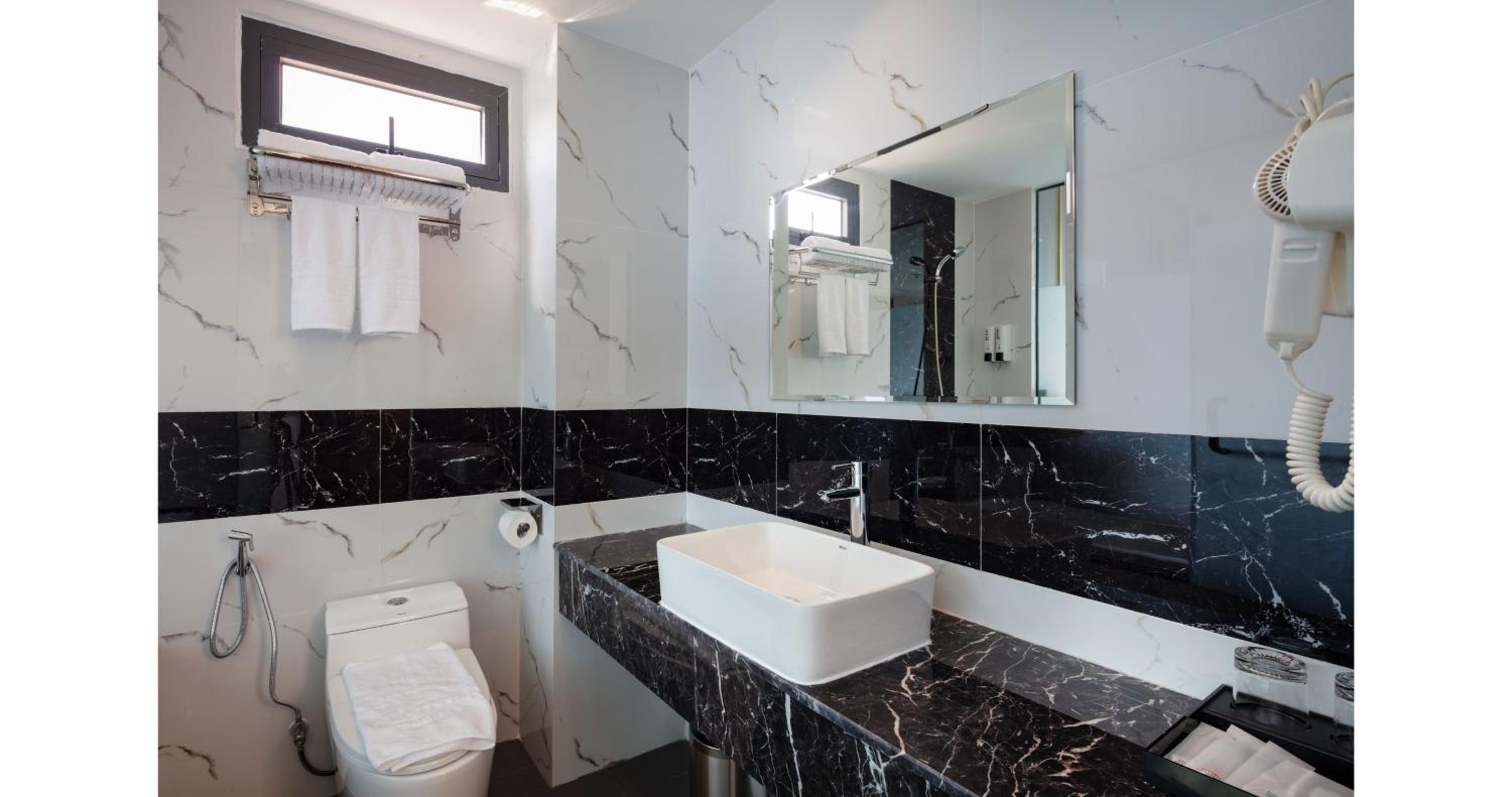 Superior Double or Twin Room with City View photo 2