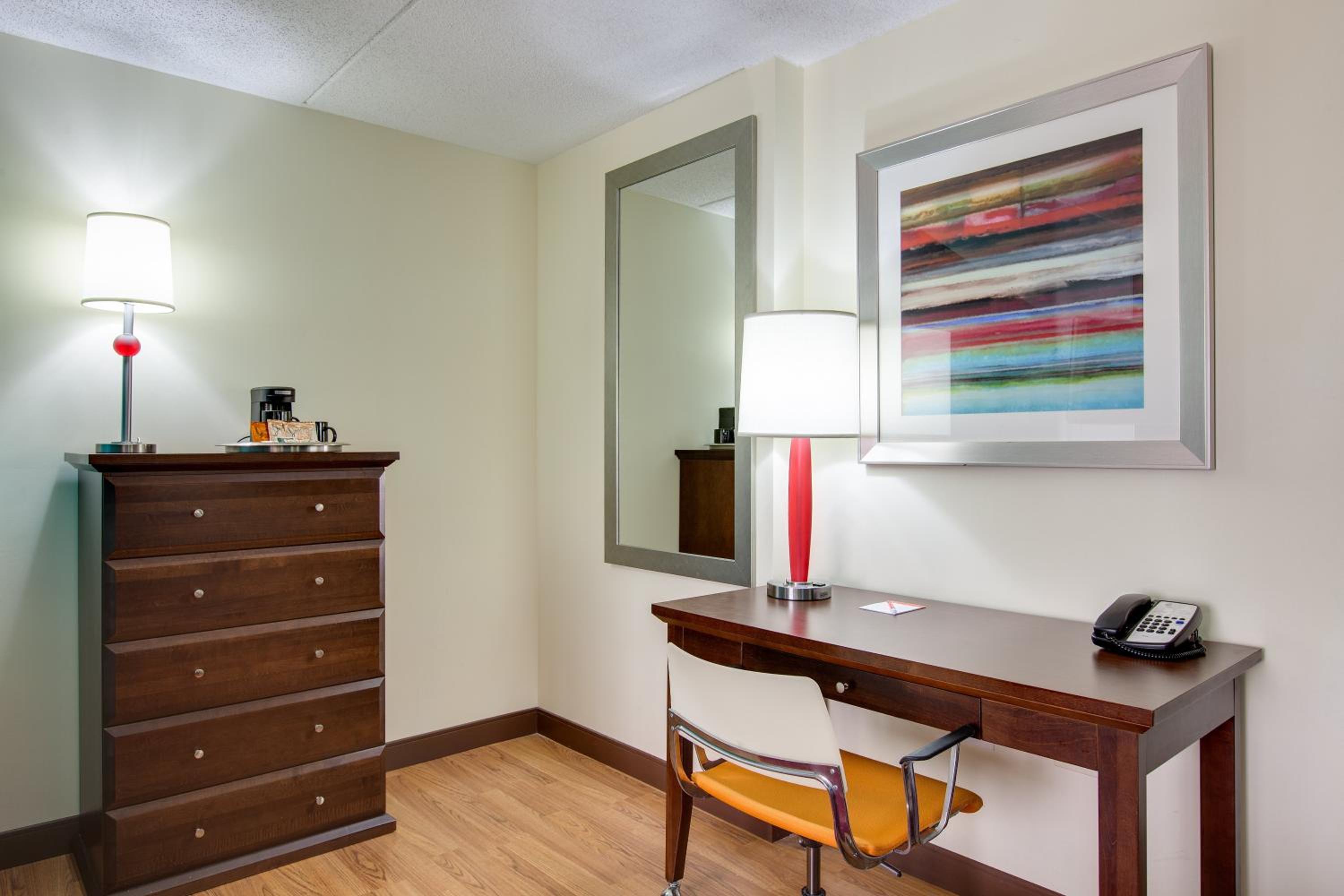Standard King Room with Sofa Bed - Photo 1
