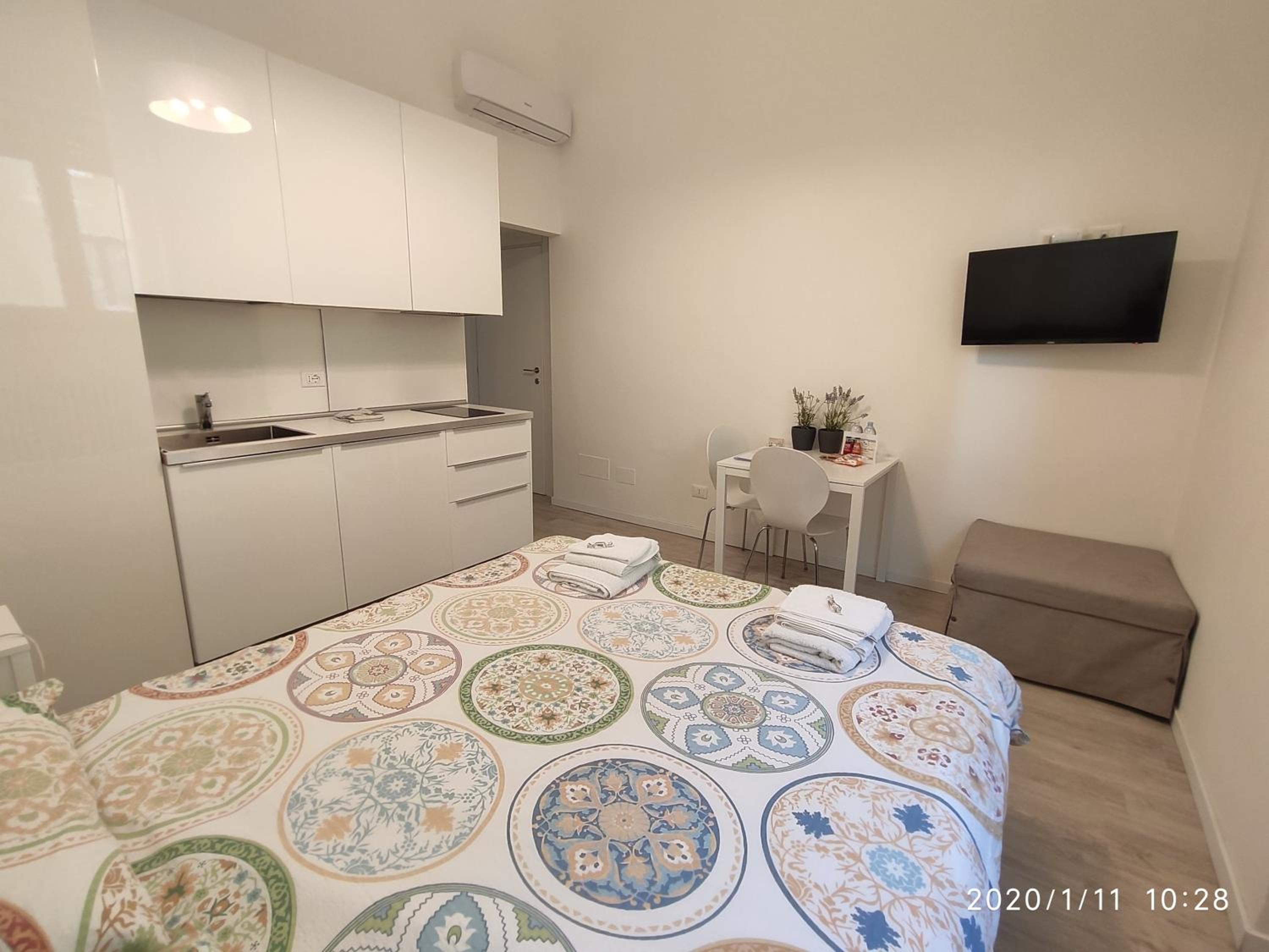 Double or Twin Room - Photo 8