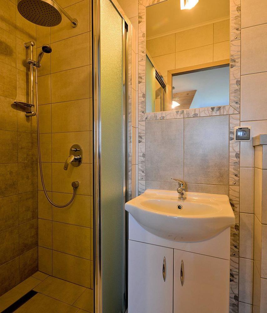 Double Room with Private Bathroom photo 2