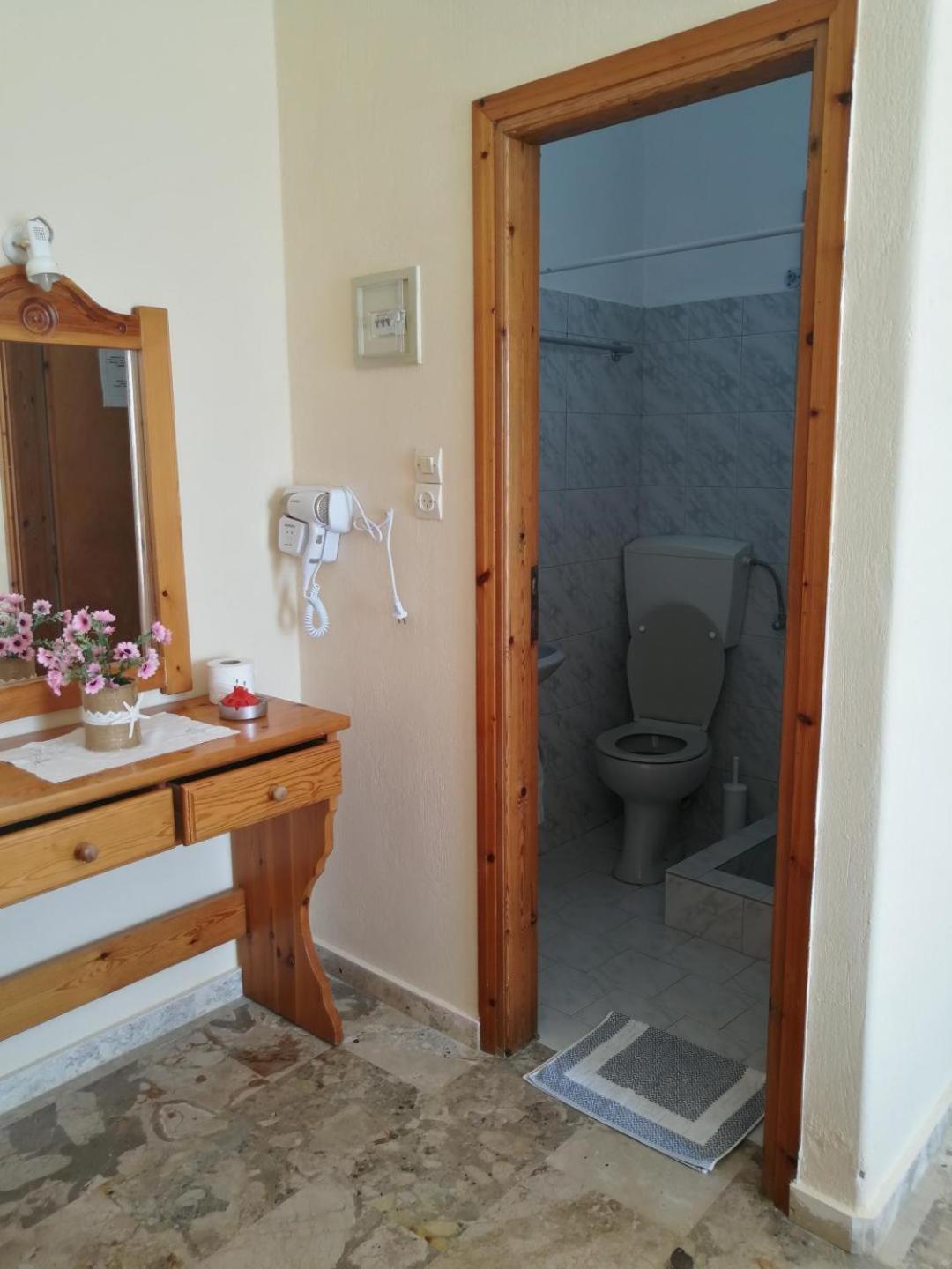 Double or Twin Room with Sea View photo 2