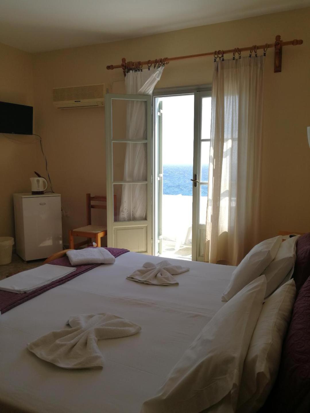Double or Twin Room with Sea View photo 3