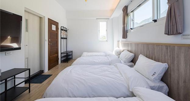 Quadruple Room with Private Bathroom photo 3