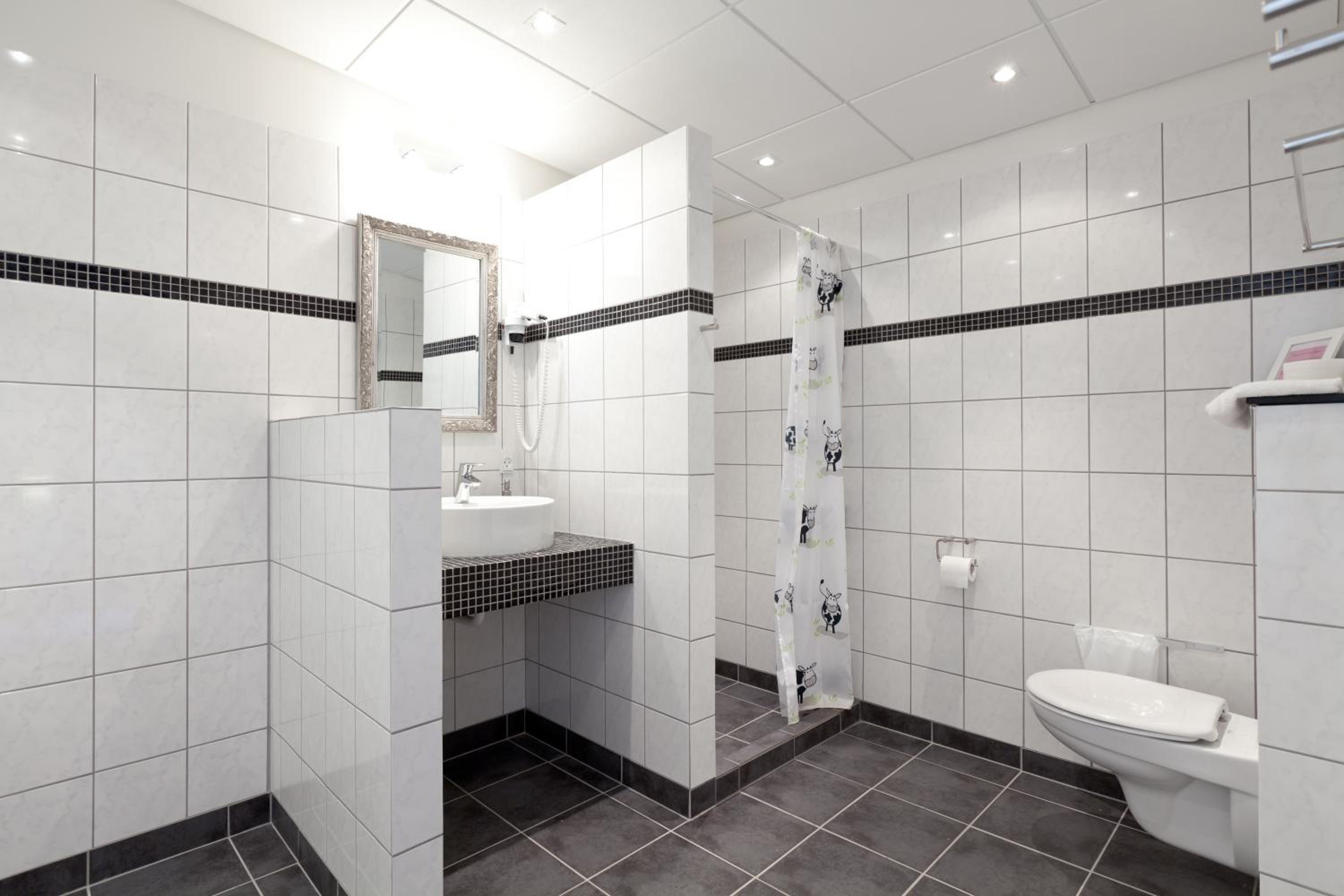 Large Double Room - Photo 7
