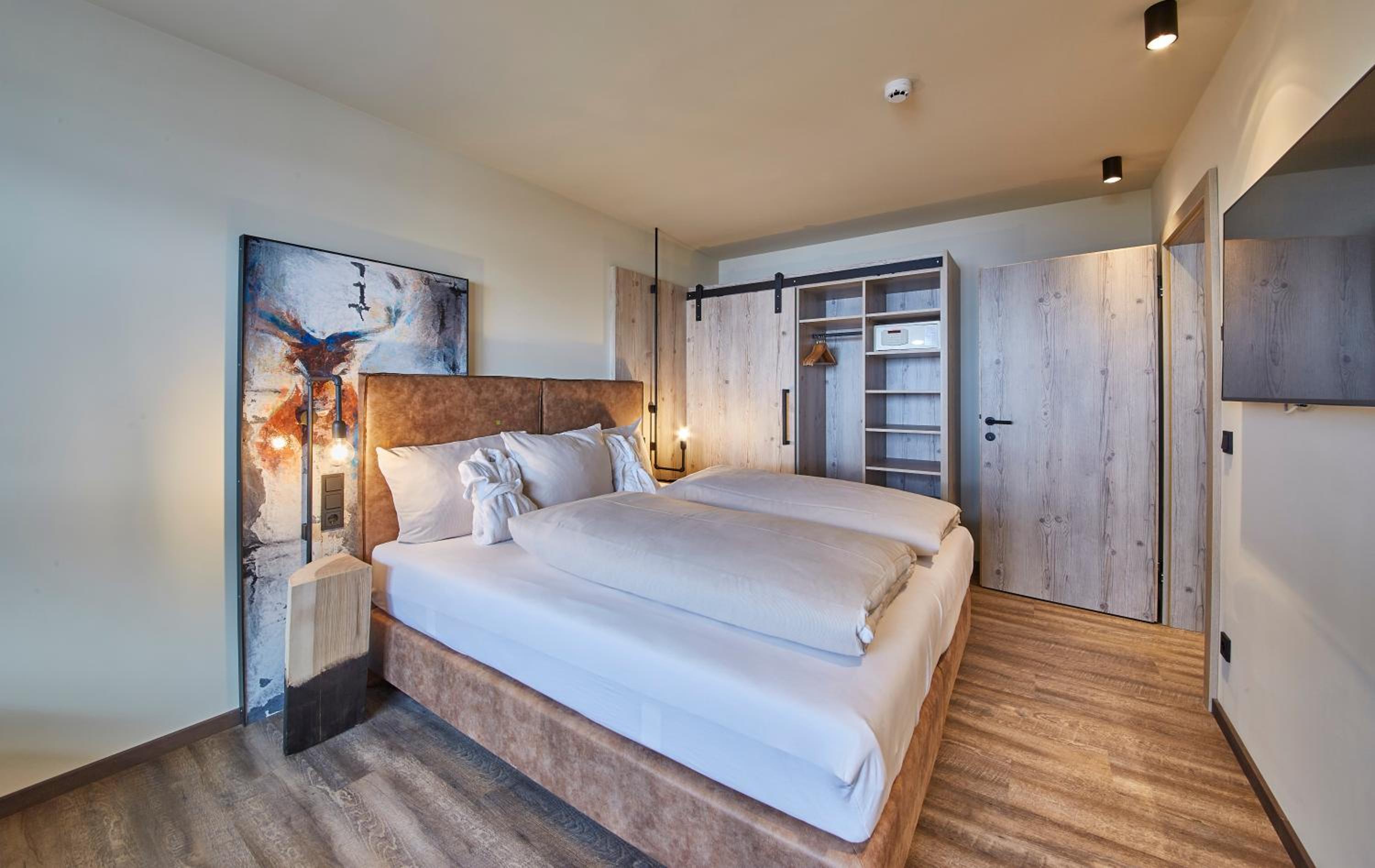 Comfort One-Bedroom Apartment with Mountain View photo 1