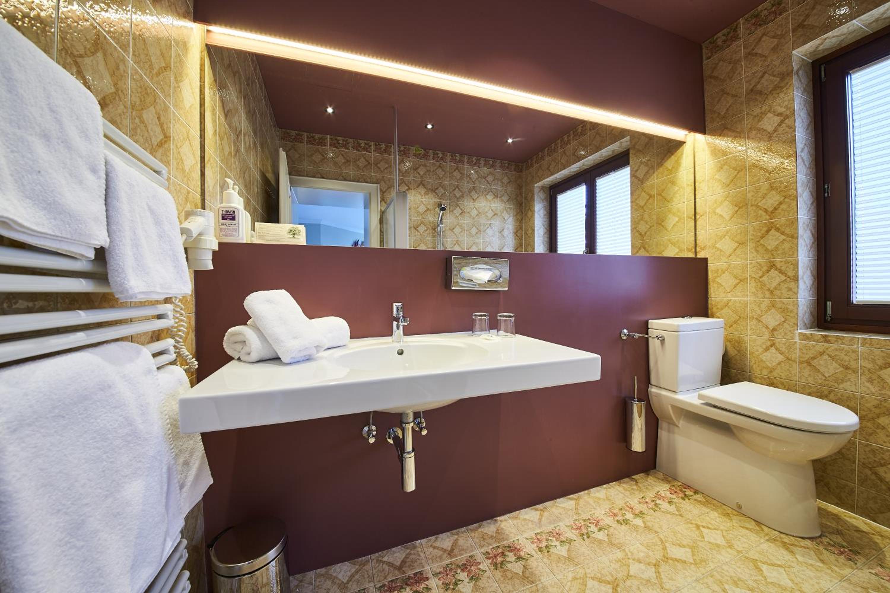 Double Room (1 Adult) with Mountain View photo 2